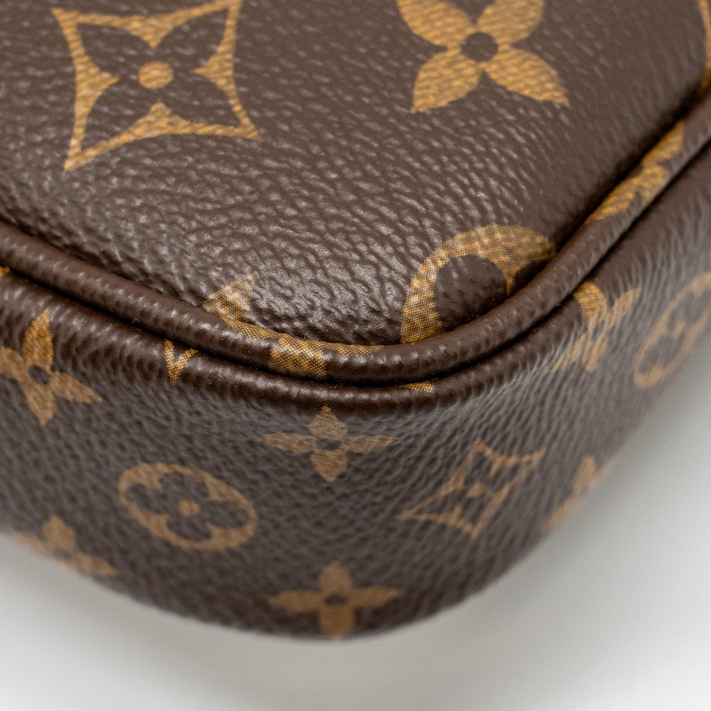 louis-vuitton-multi-pochette-accessoires-monogram-canvas-ghw