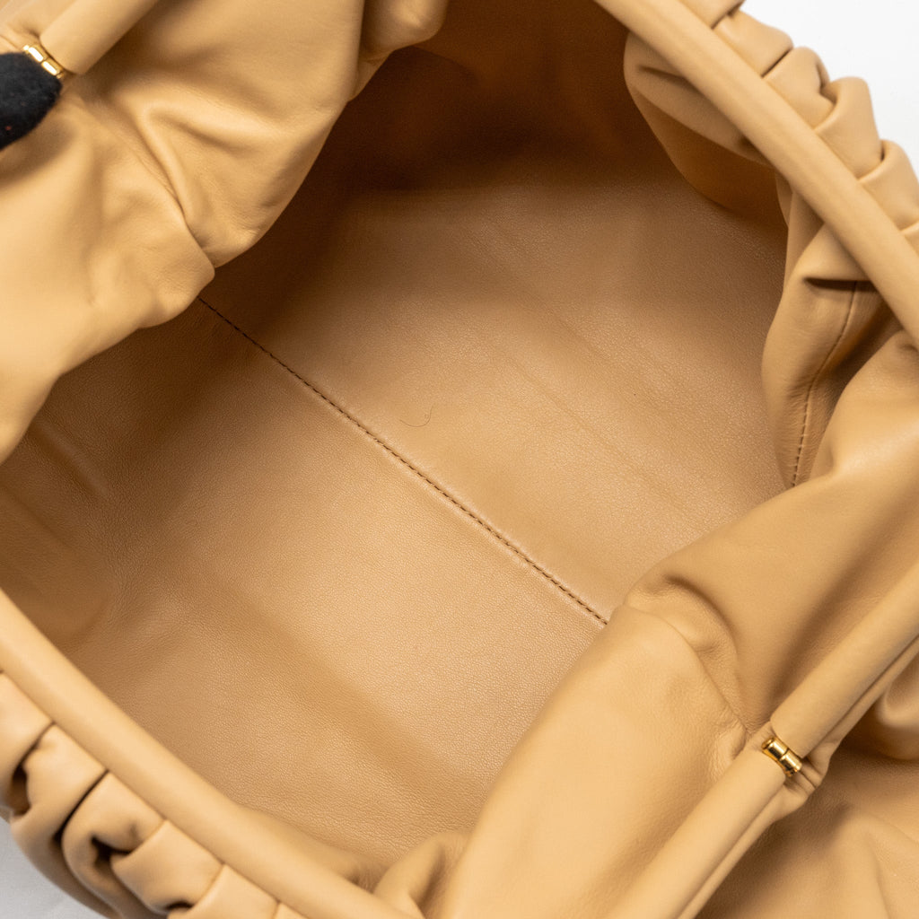 bottega-veneta-the-pouch-large-leather-clutch-beige