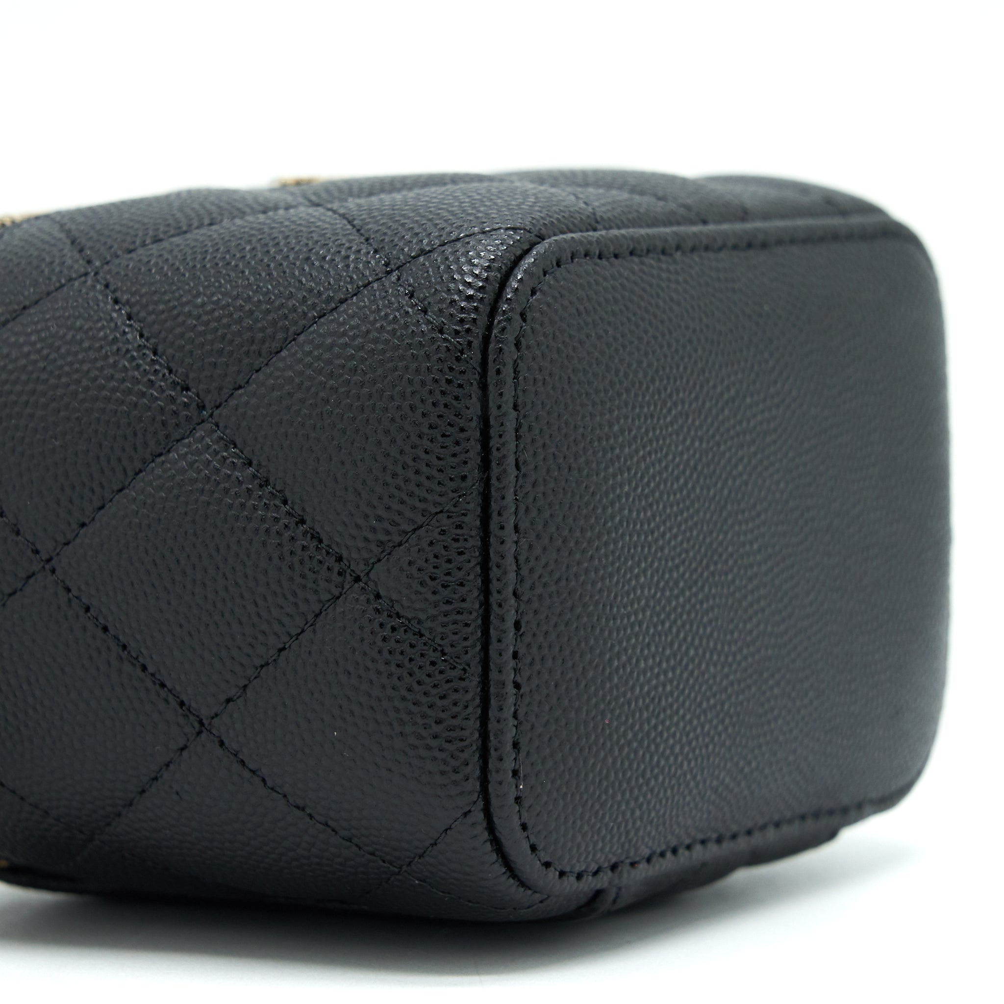 chanel-mini-vanity-caviar-in-black-lghw