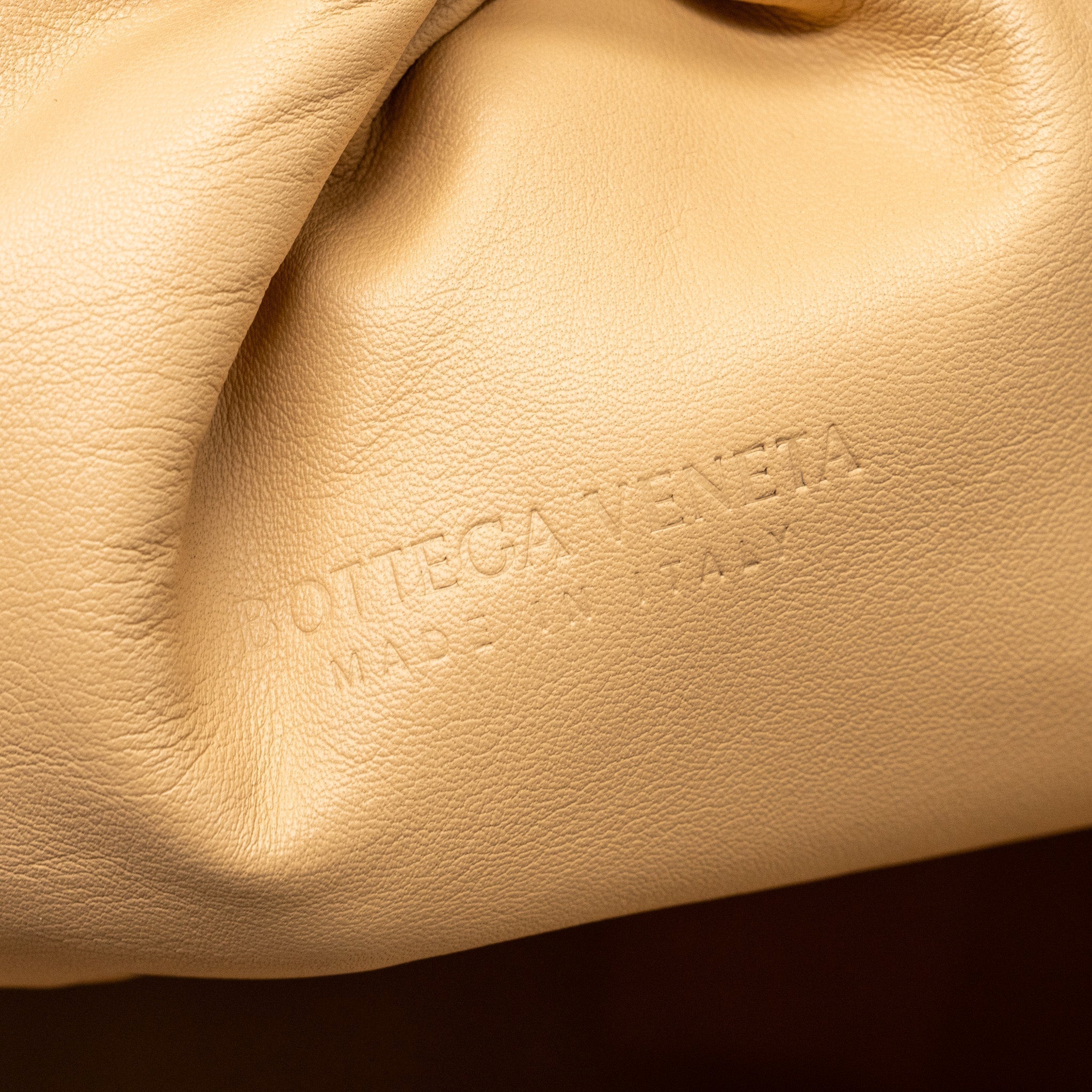 bottega-veneta-the-pouch-large-leather-clutch-beige