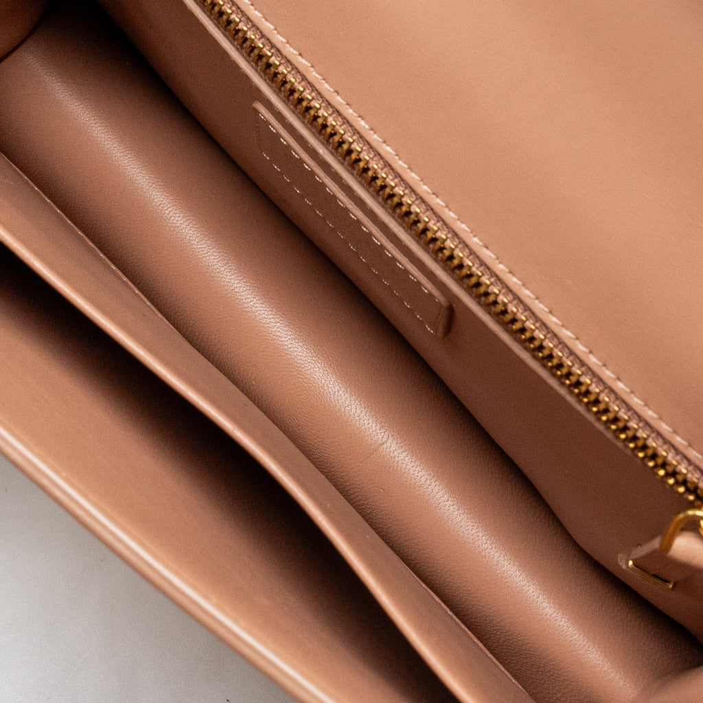 dior-30-montaigne-medium-flap-bag-calfskin-beige-ghw