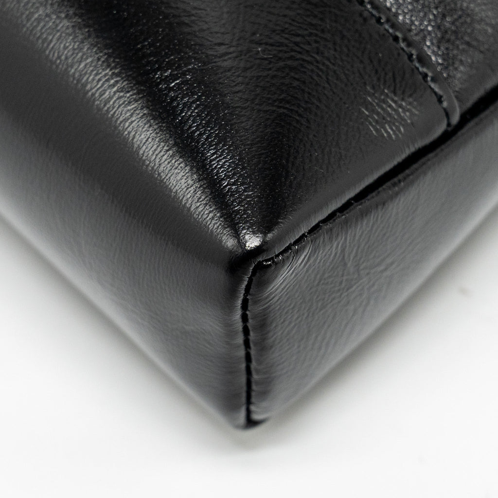chanel-mini-31-clutch-with-chain-shiny-lambskin-black-lghw-microchip-copy-1