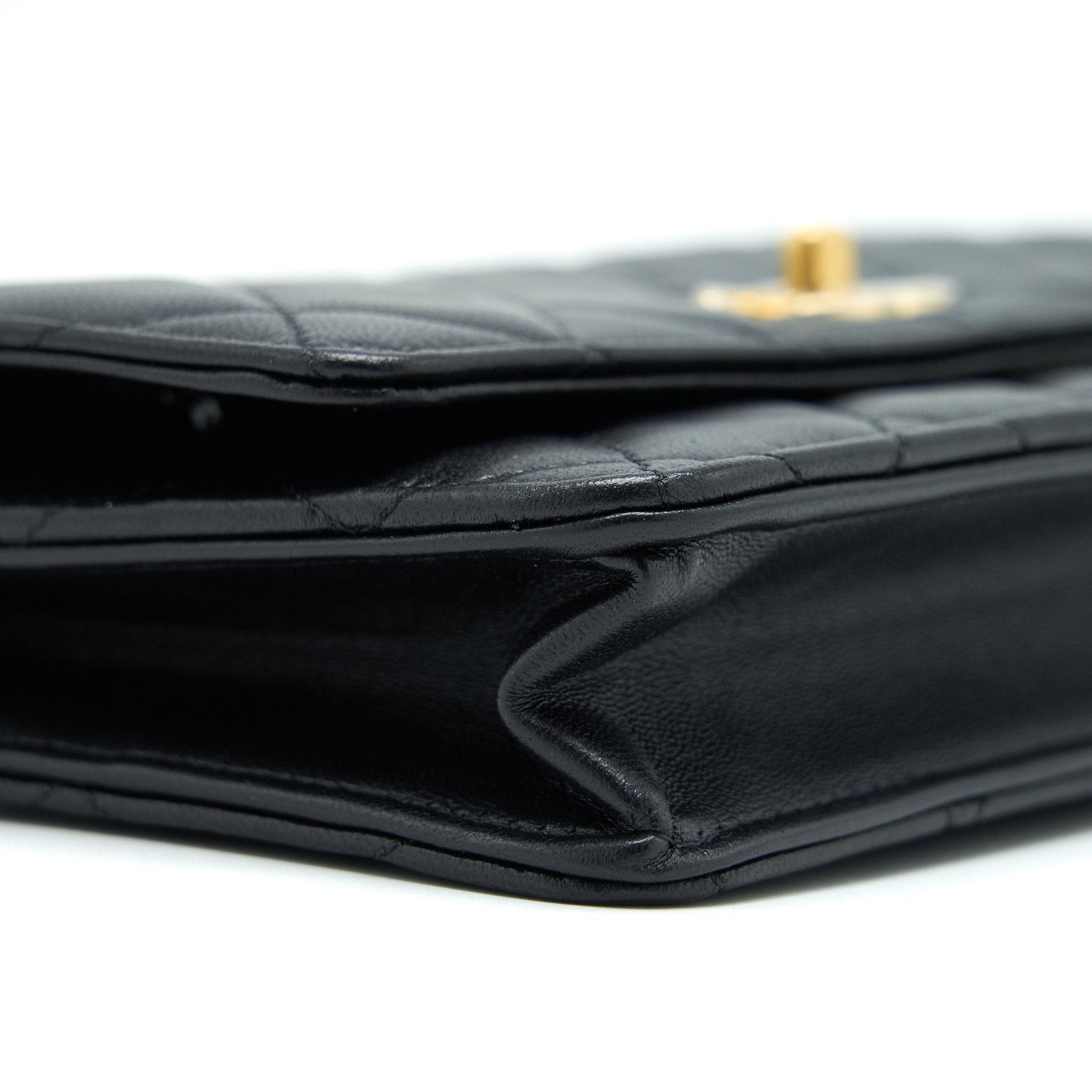 chanel-22c-pearl-crush-wallet-on-chain-black-ghw-microchip