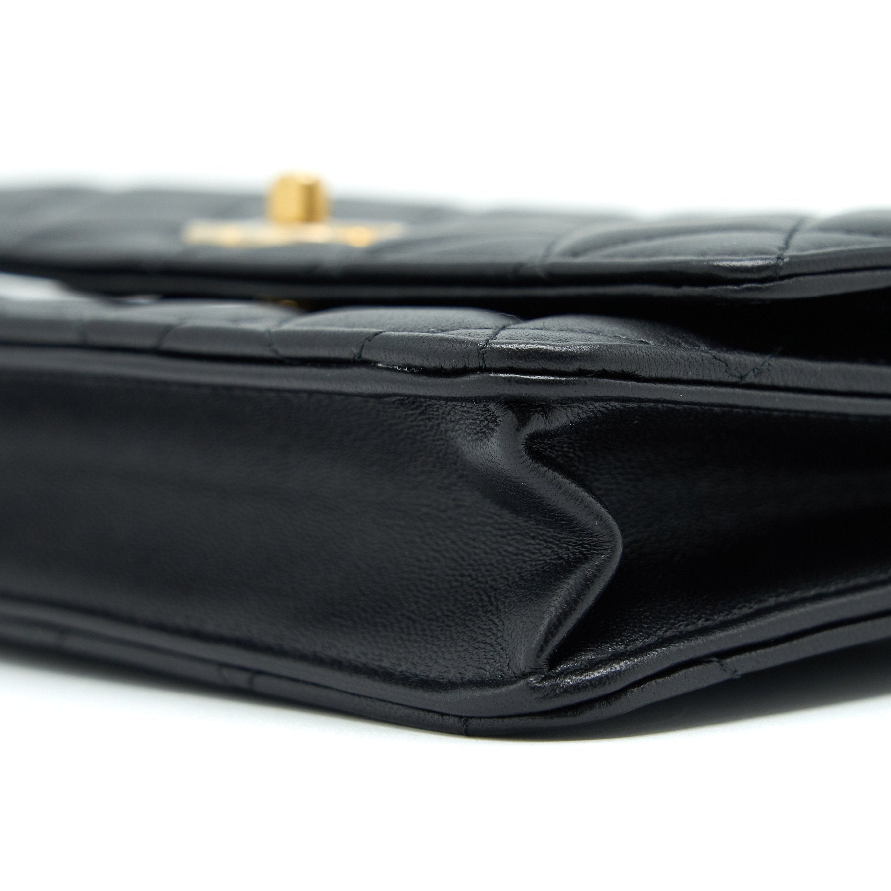 chanel-22c-pearl-crush-wallet-on-chain-black-ghw-microchip