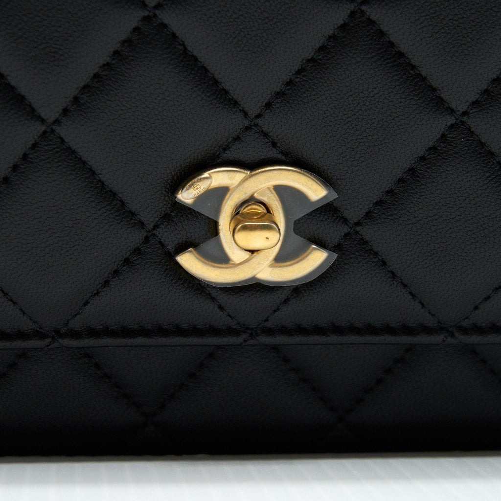 chanel-22c-pearl-crush-wallet-on-chain-black-ghw-microchip