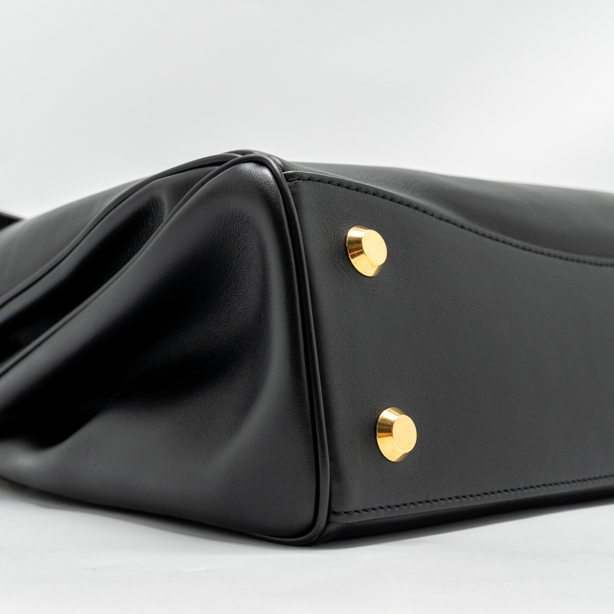 balenciaga-medium-rodeo-handbag-smooth-calfskin-black-ghw