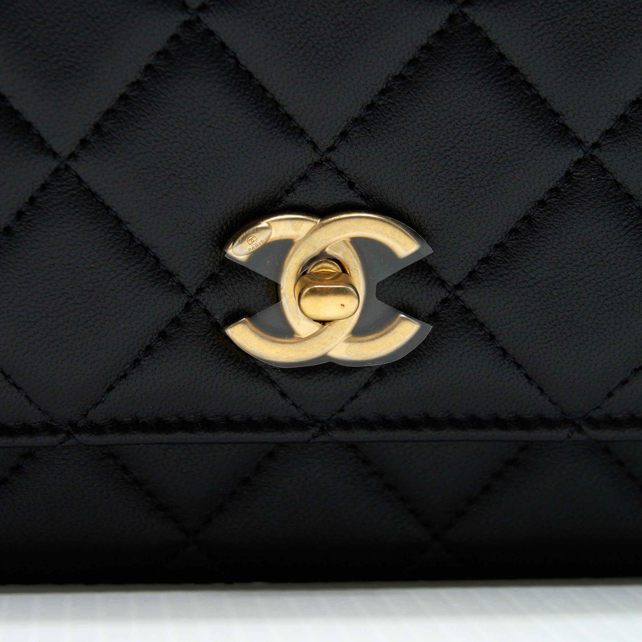 chanel-pearl-crush-wallet-on-chain-black-ghw-micrichip