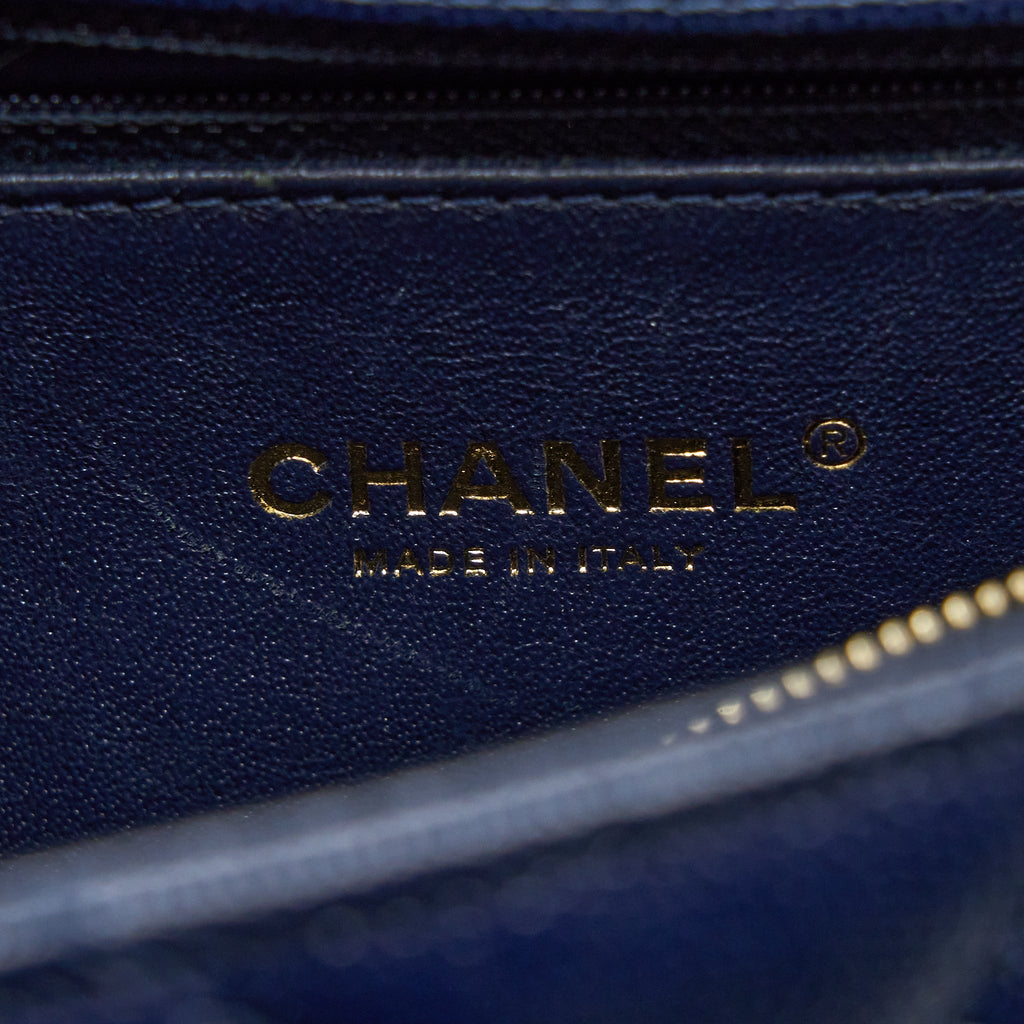 chanel-medium-chevron-coco-handle-bag-caviar-with-lizard-handle-navy-brushed-ghw