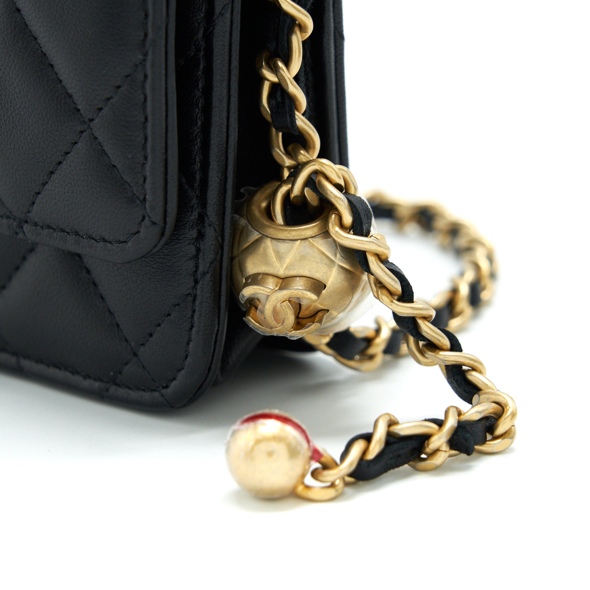 chanel-pearl-crush-wallet-on-chain-black-ghw-micrichip