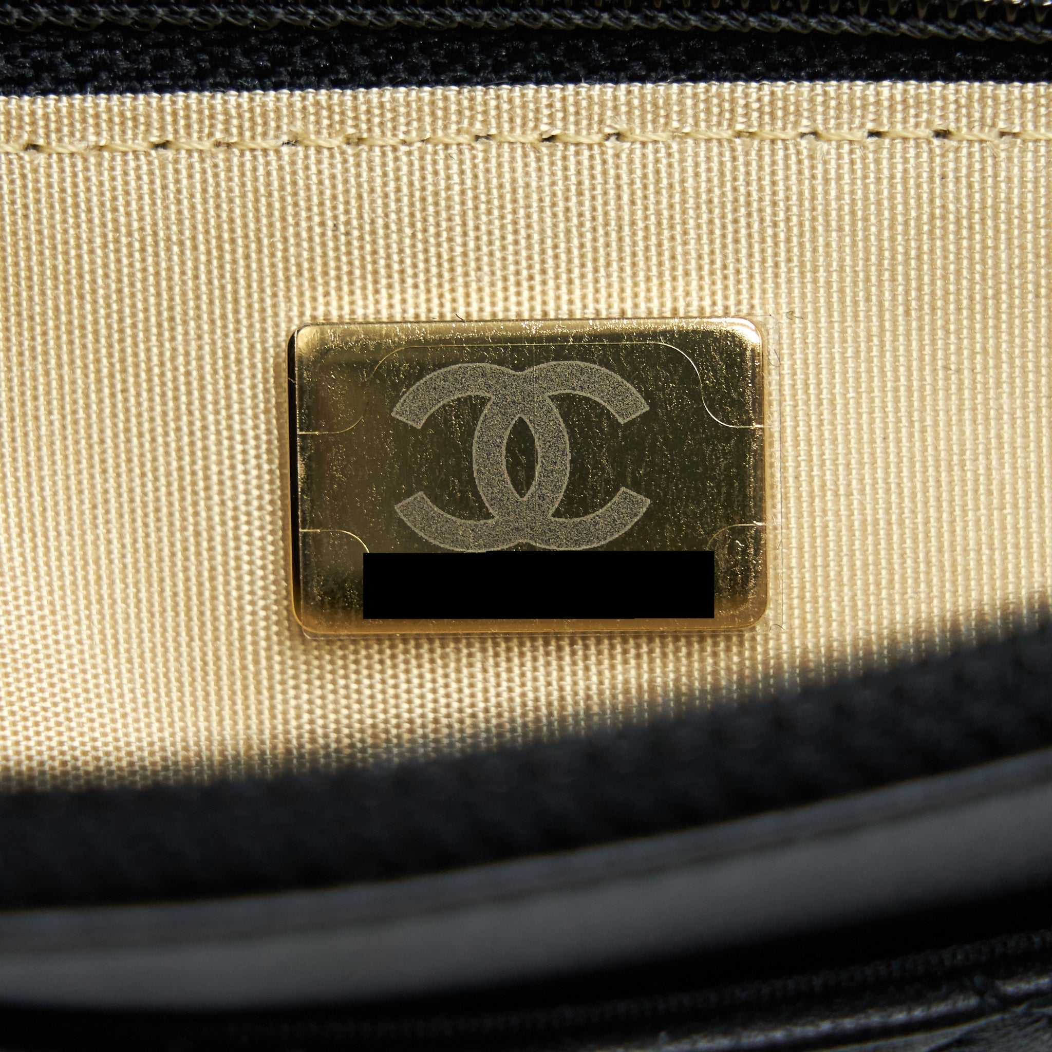 chanel-pearl-crush-wallet-on-chain-black-ghw-micrichip