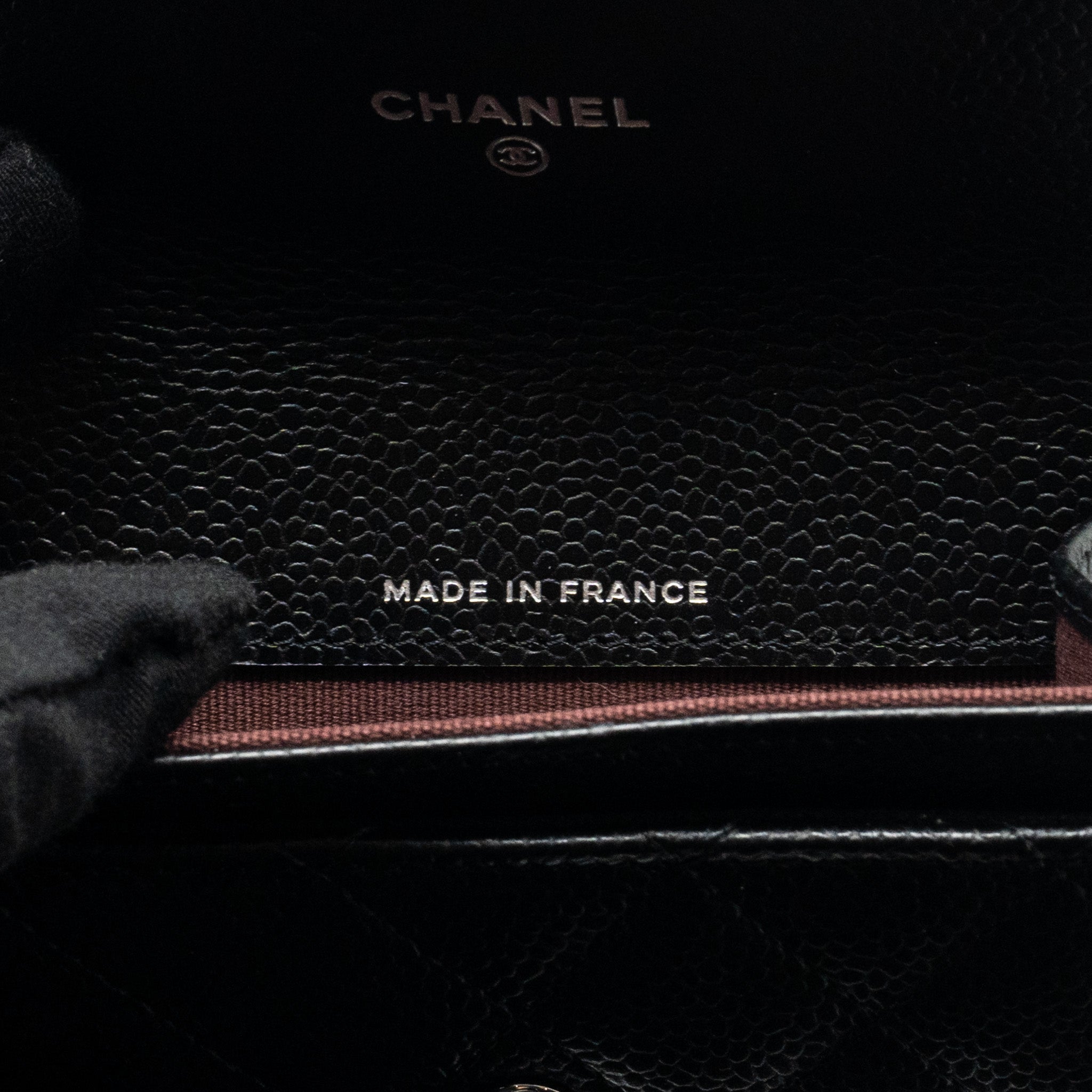chanel-classic-flap-card-holder-caviar-black-shw-microchip-4