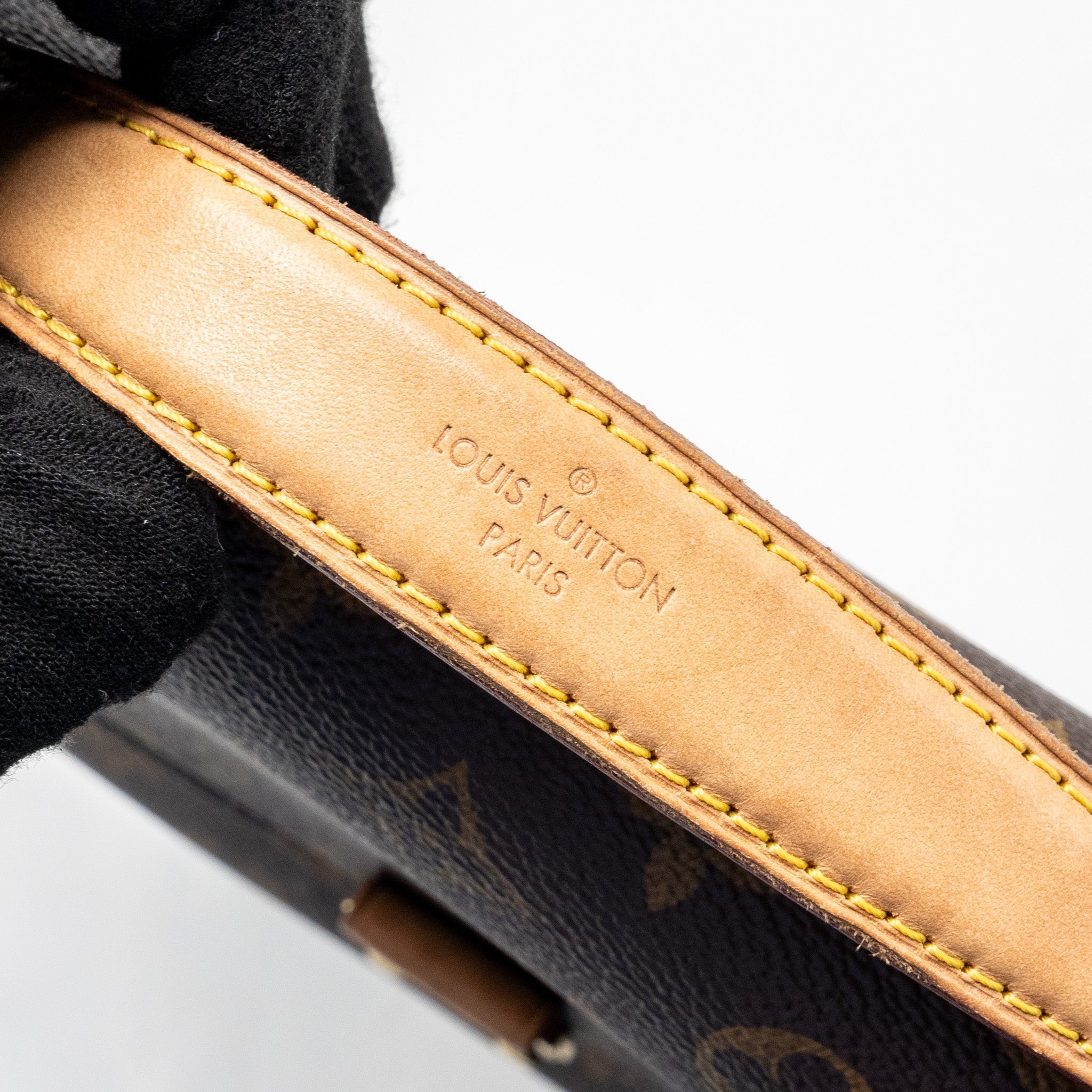 louis-vuitton-pochette-metis-monogram-canvas-ghw-25
