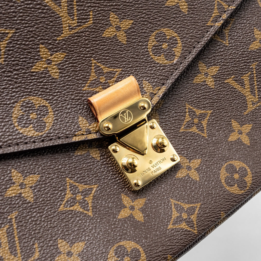 louis-vuitton-pochette-metis-monogram-canvas-ghw-25