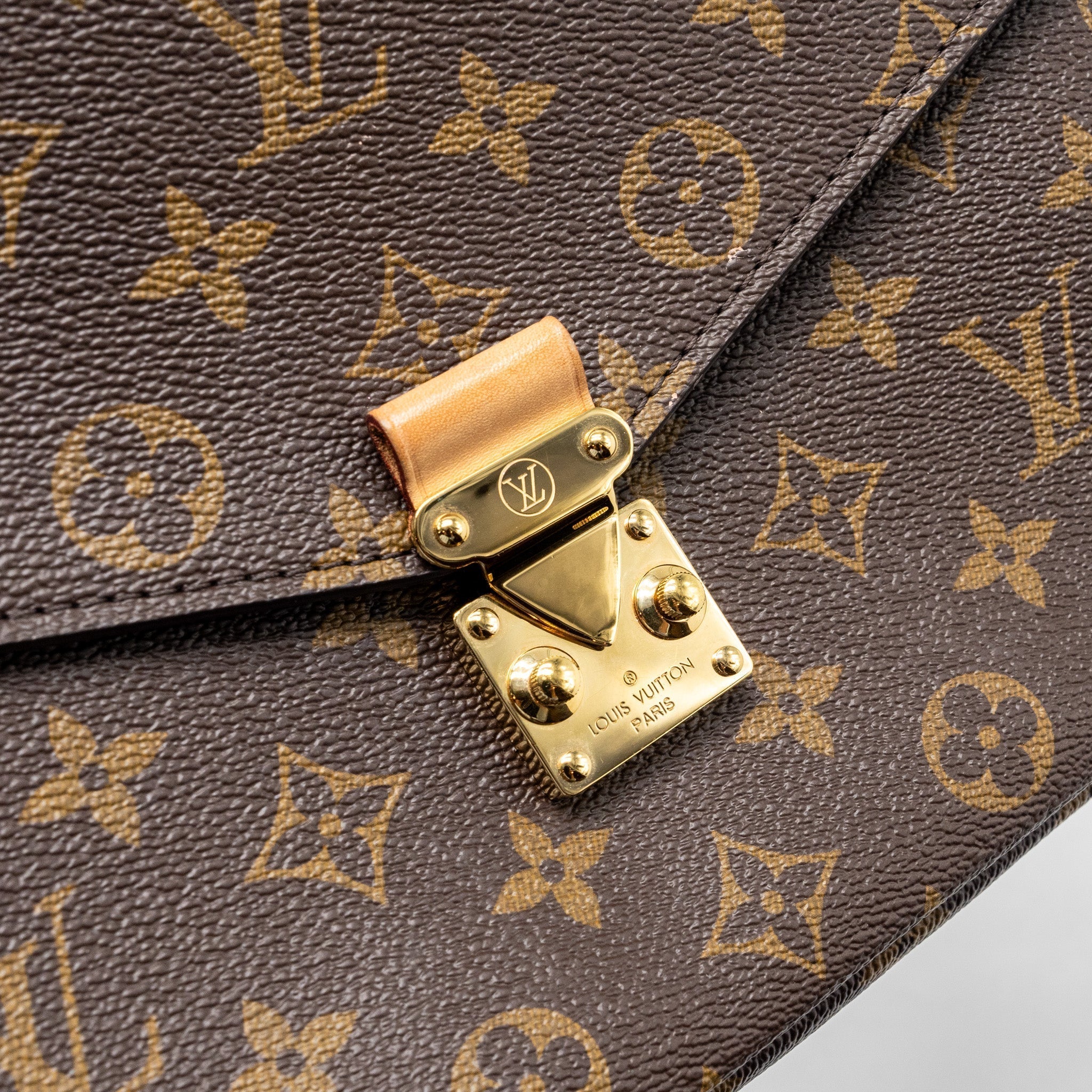 louis-vuitton-pochette-metis-monogram-canvas-ghw-25