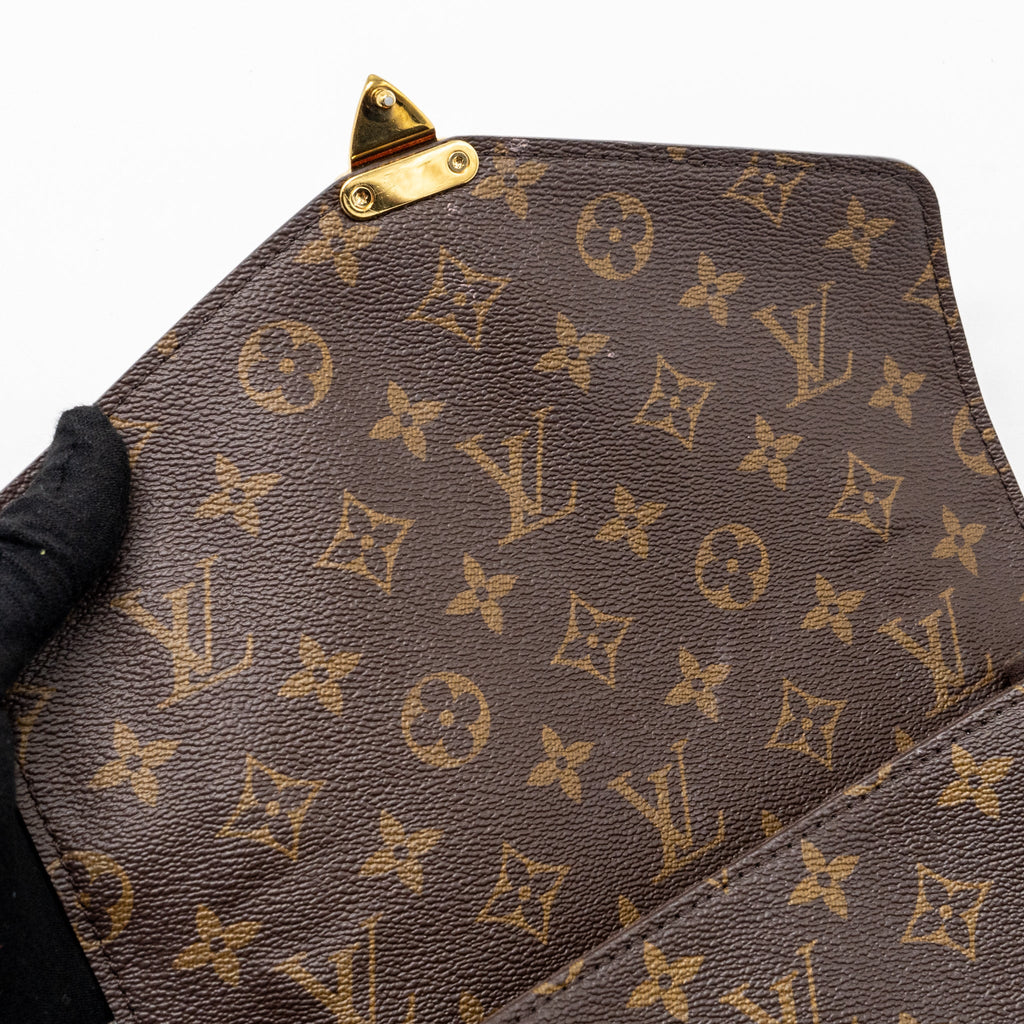 louis-vuitton-pochette-metis-monogram-canvas-ghw-25