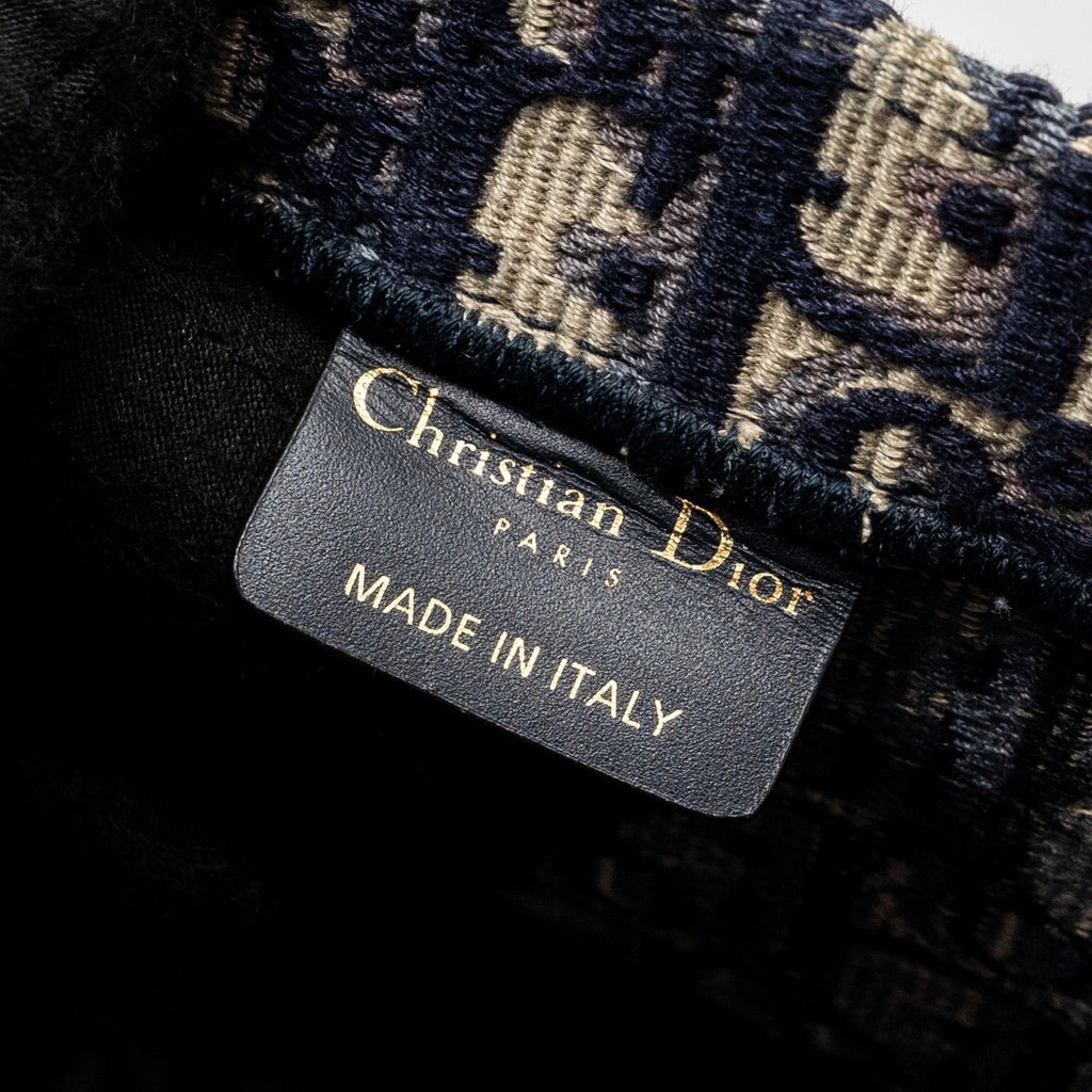 dior-large-book-tote-blue-dior-oblique-embroidery-1