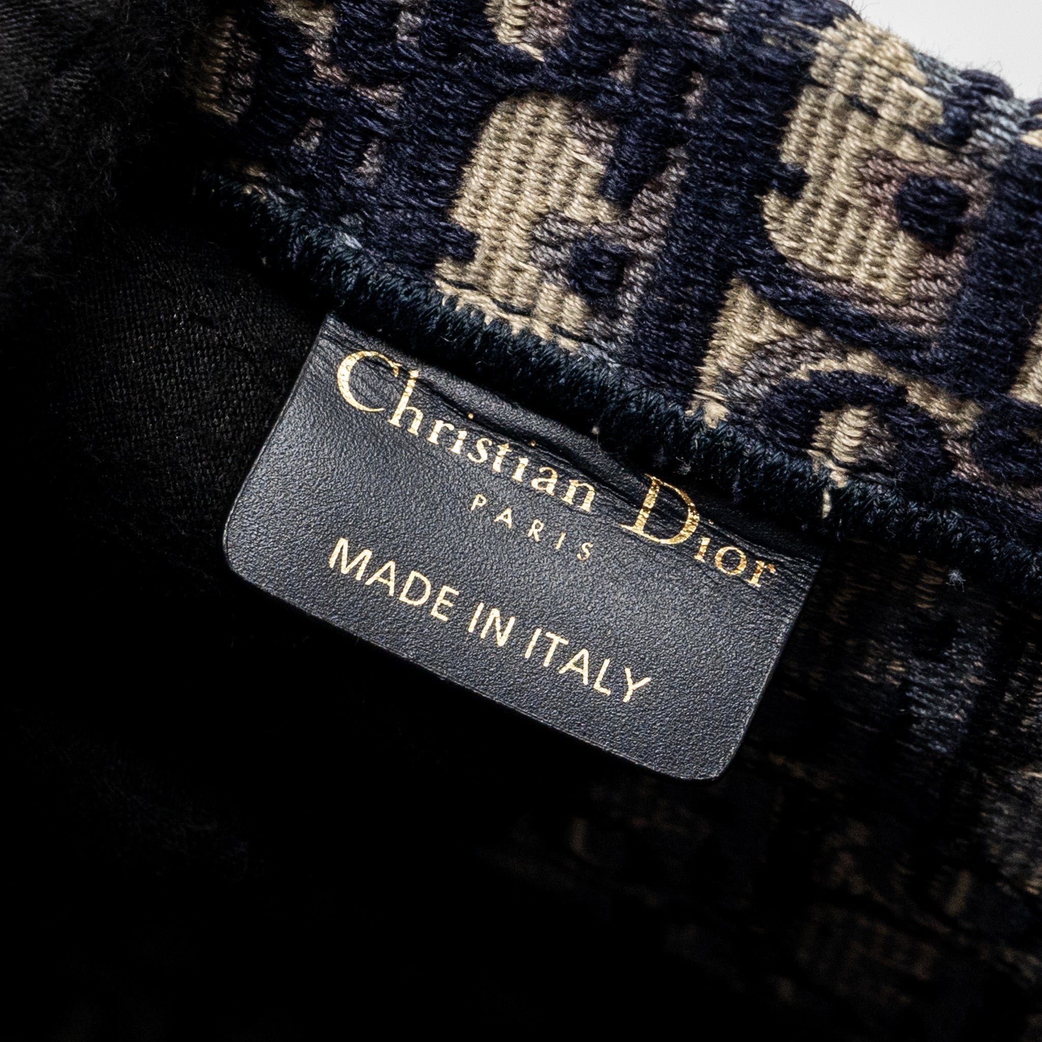 dior-large-book-tote-blue-dior-oblique-embroidery-1