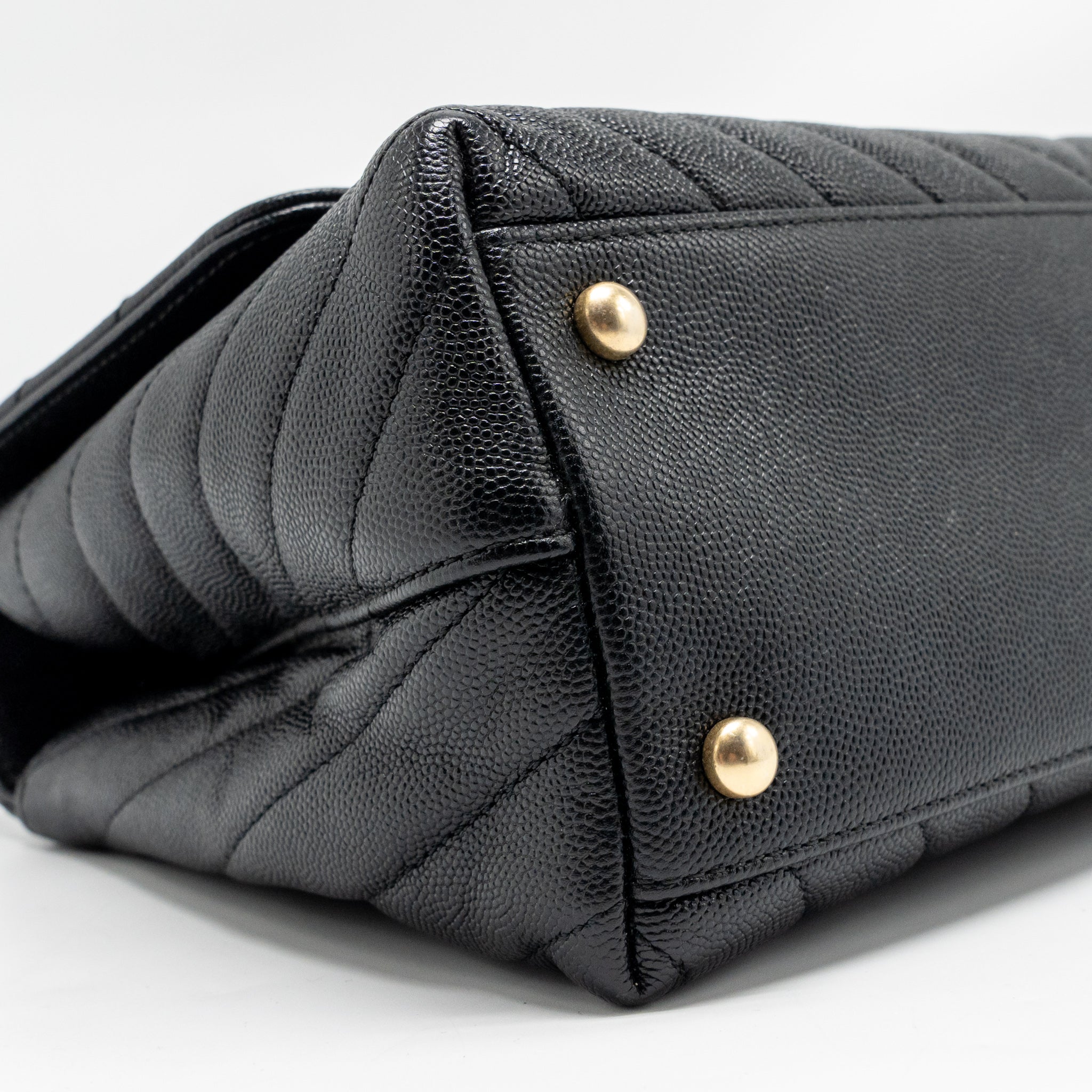 chanel-medium-chevron-coco-handle-caviar-black-ghw