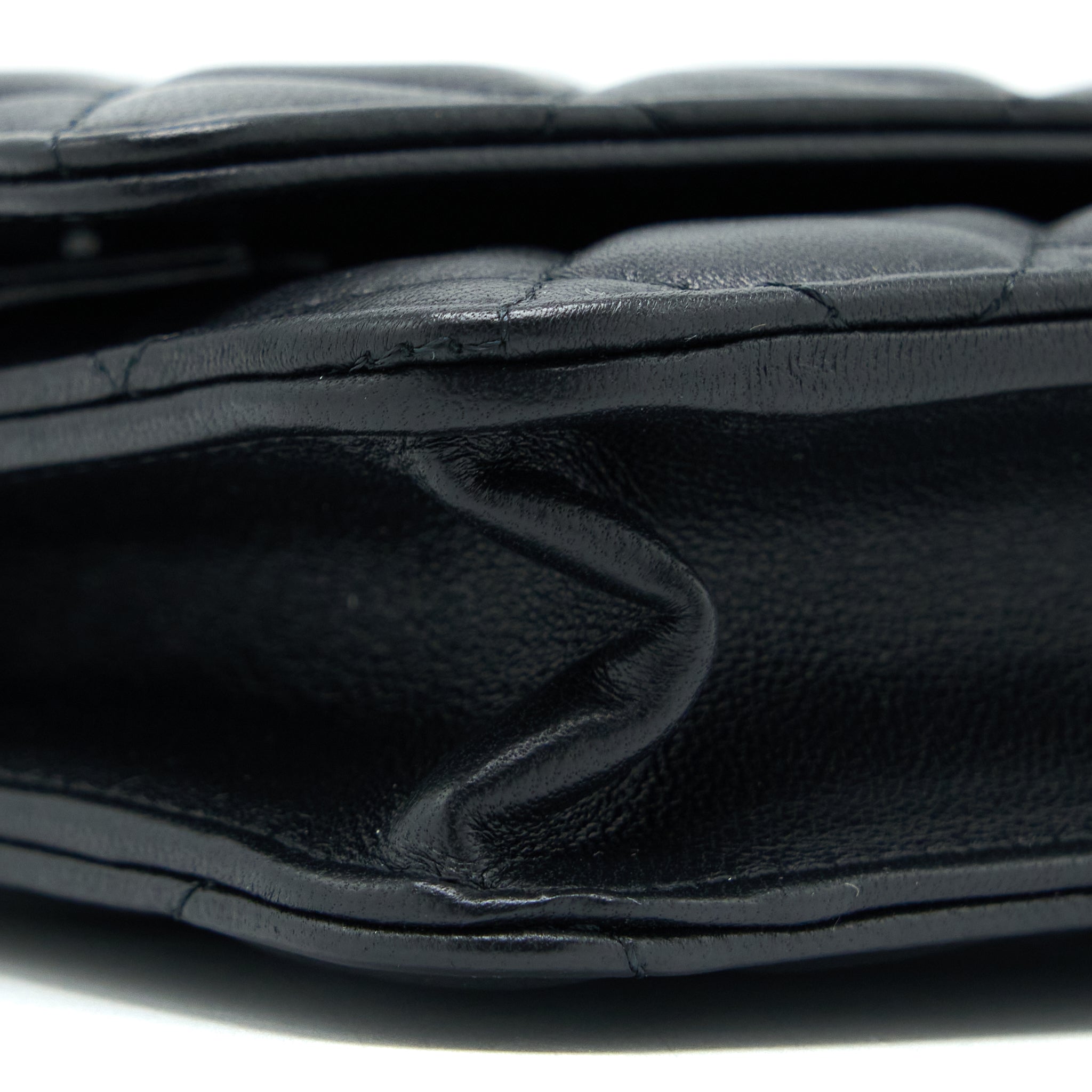 chanel-pearl-crush-wallet-on-chain-lambskin-black-ghw-microchip-7