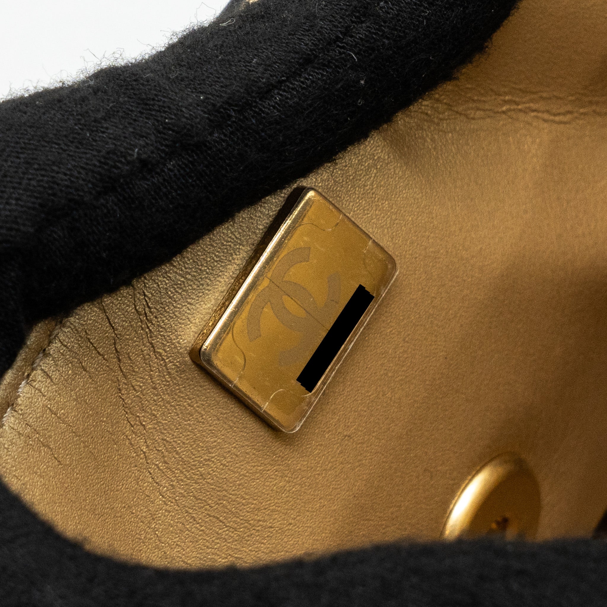 chanel-22a-button-on-chain-flap-shoulder-bag-lambskin-black-brushed-ghwmicrochip