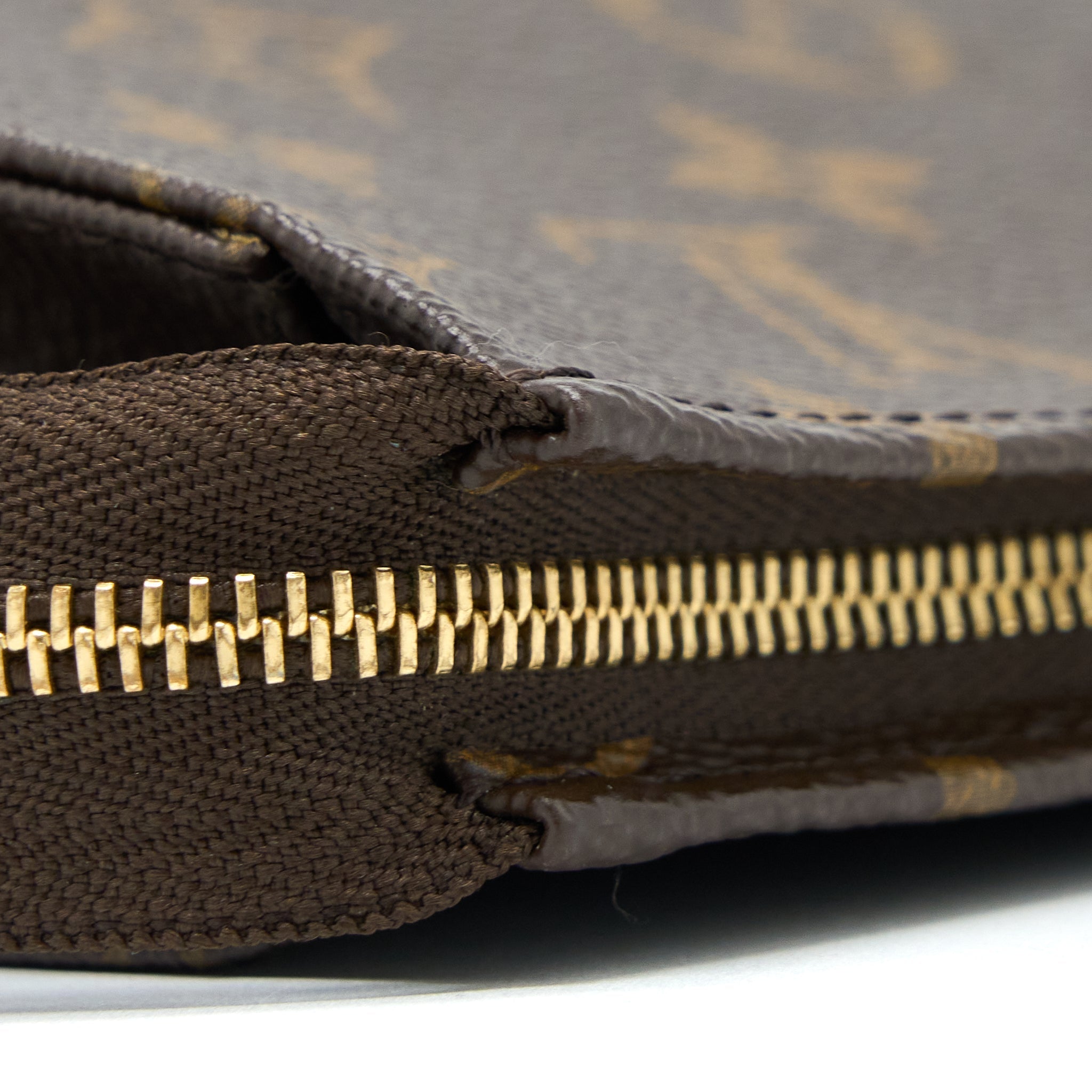 louis-vuitton-toiletry-pochette-26-monogram-canvas-ghw-2