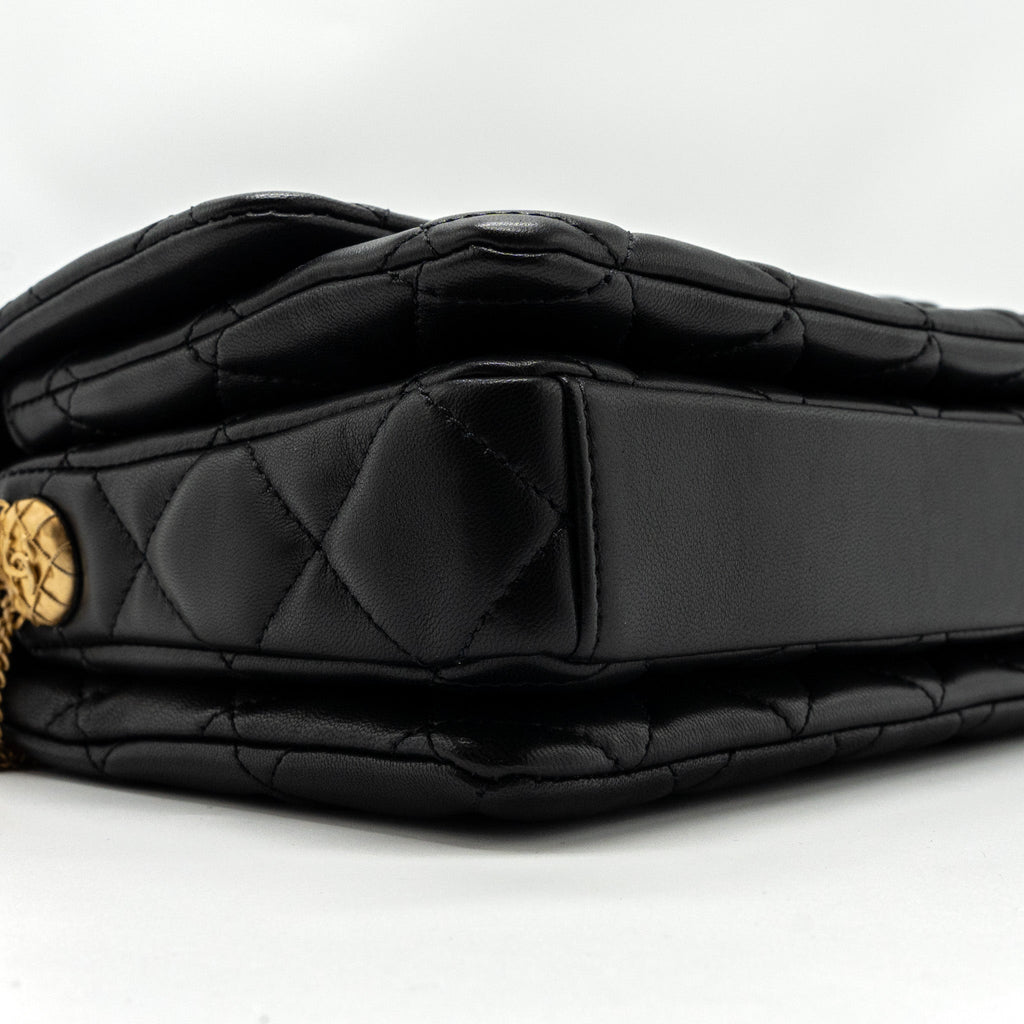 chanel-22a-button-on-chain-flap-shoulder-bag-lambskin-black-brushed-ghwmicrochip