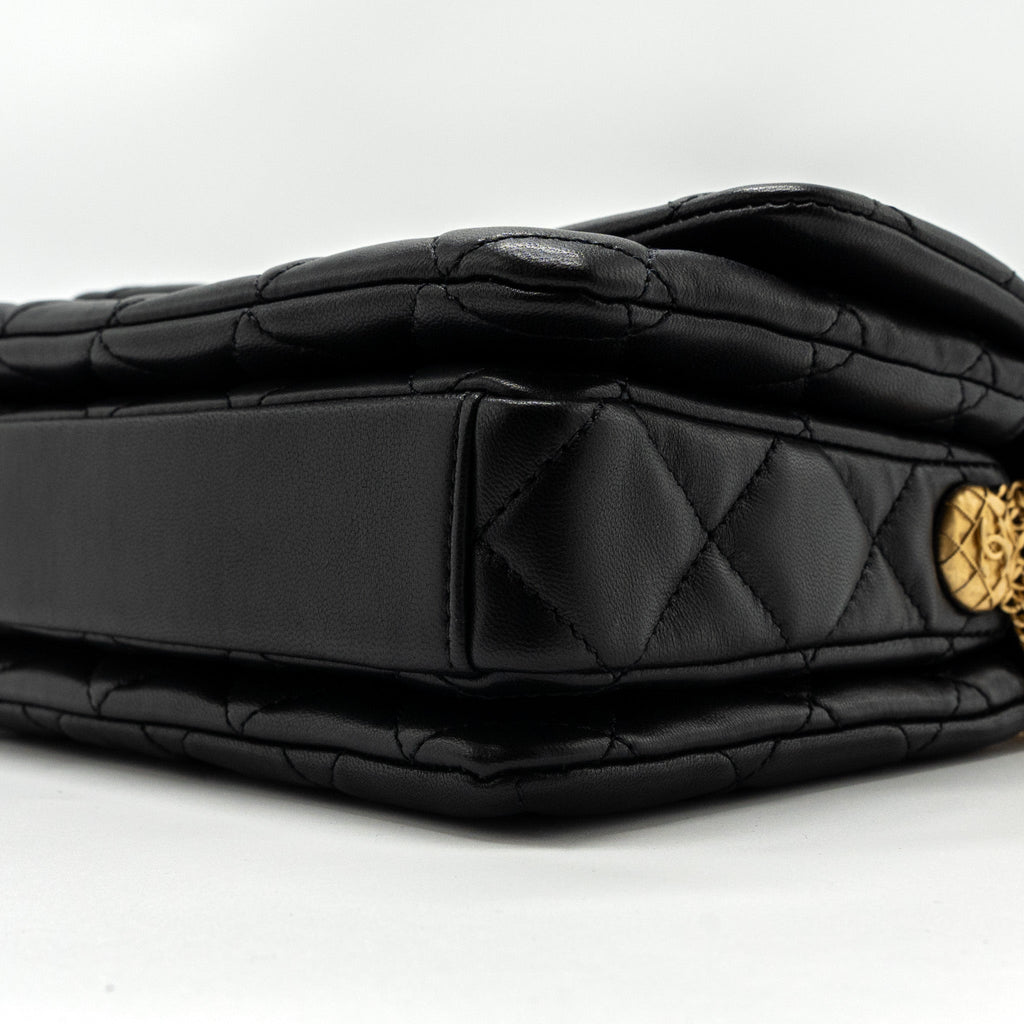 chanel-22a-button-on-chain-flap-shoulder-bag-lambskin-black-brushed-ghwmicrochip