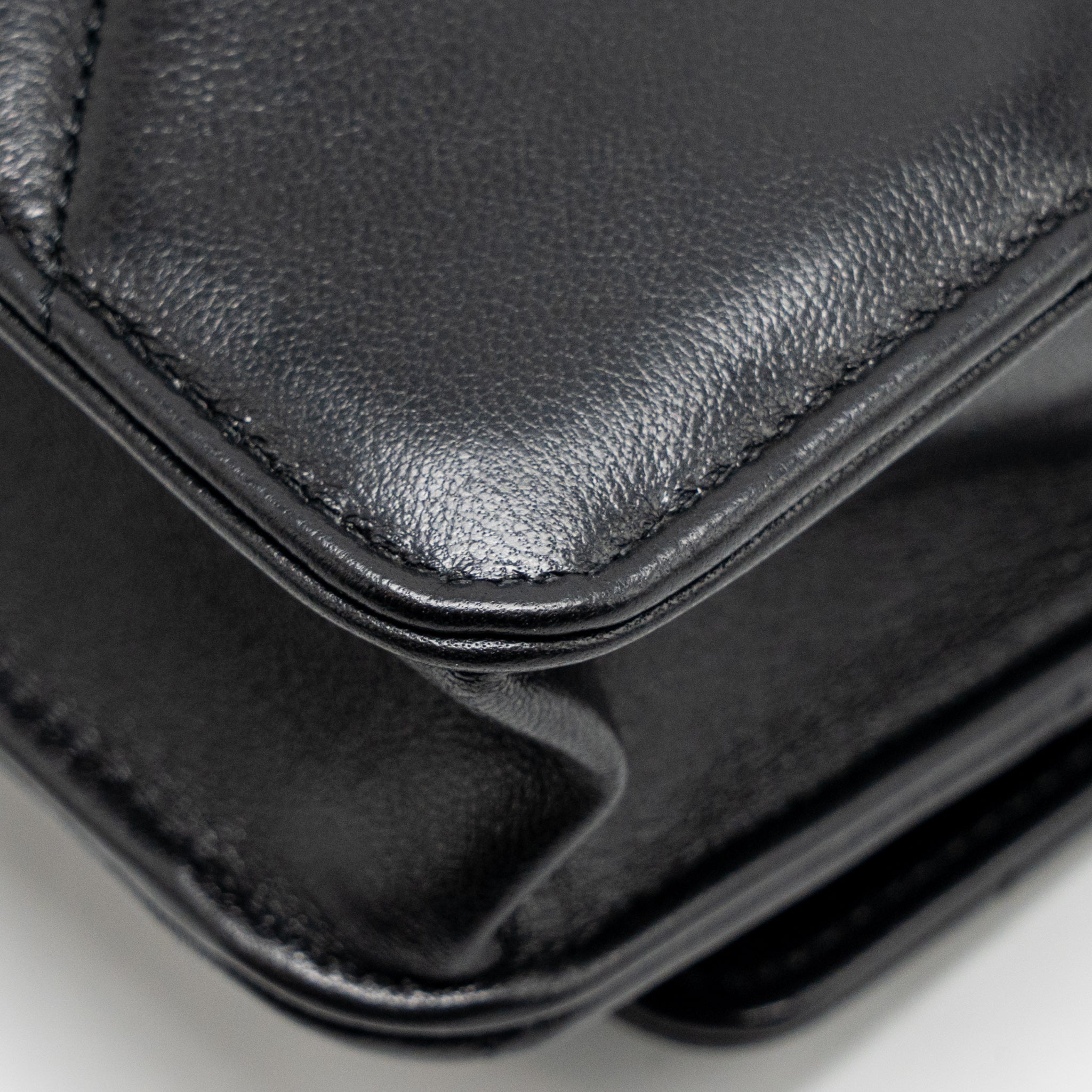 chanel-19-wallet-on-chain-lambskin-black-multicolour-hardware-2