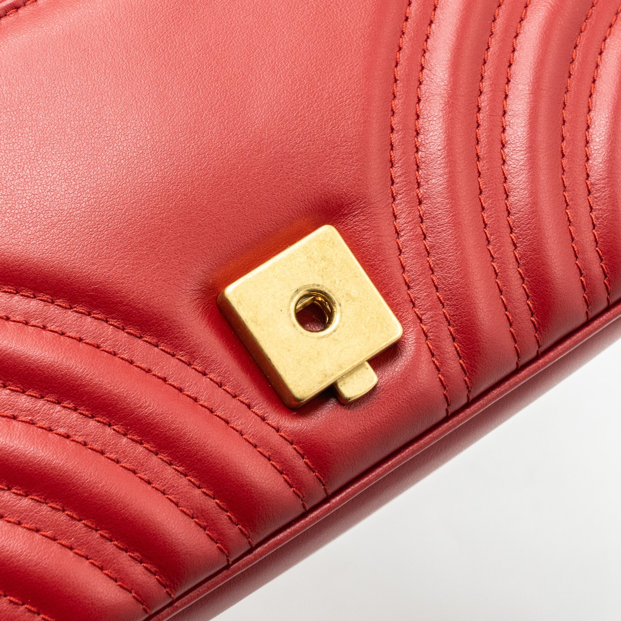 gucci-mini-gg-marmont-matelasse-calfskin-red-ghw