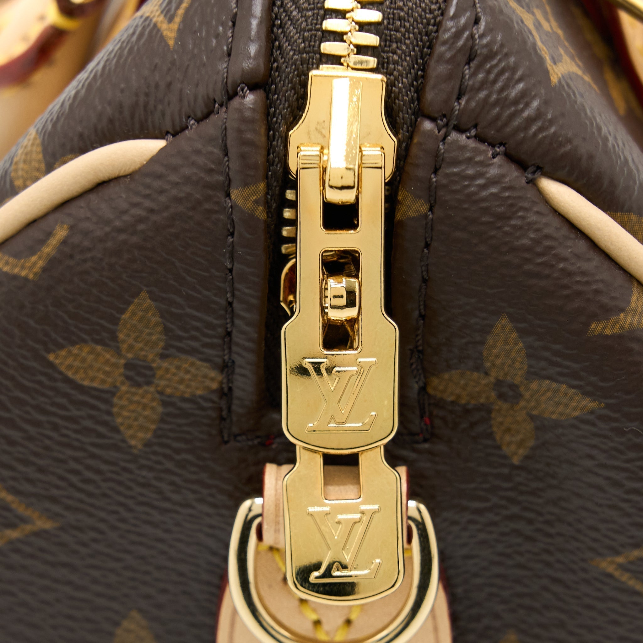 louis-vuitton-speedy-bandouliere-20-monogram-canvas-black-strap-ghw-new-version