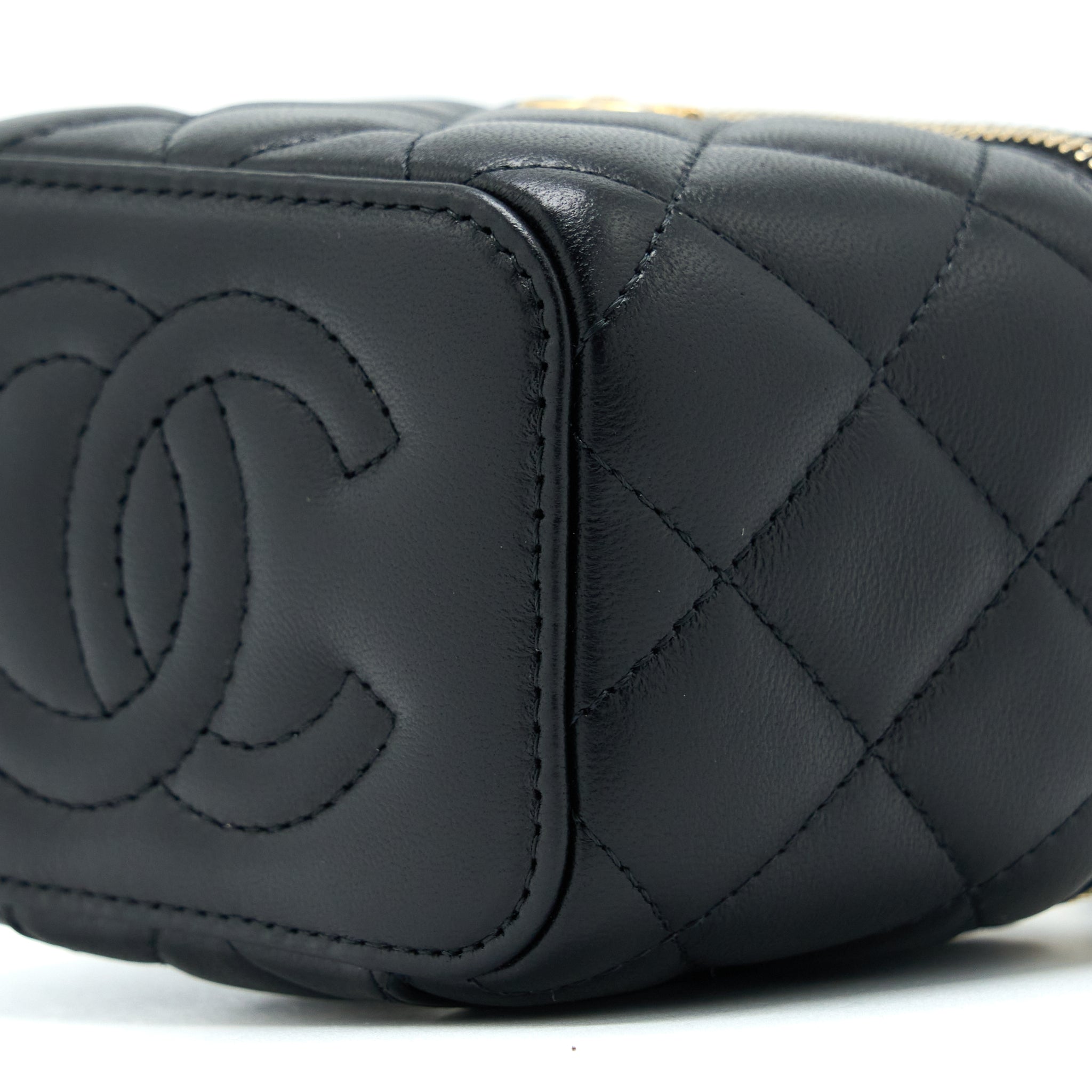 chanel-22b-pearl-crush-mini-vanity-with-chain-lambskin-black-ghw
