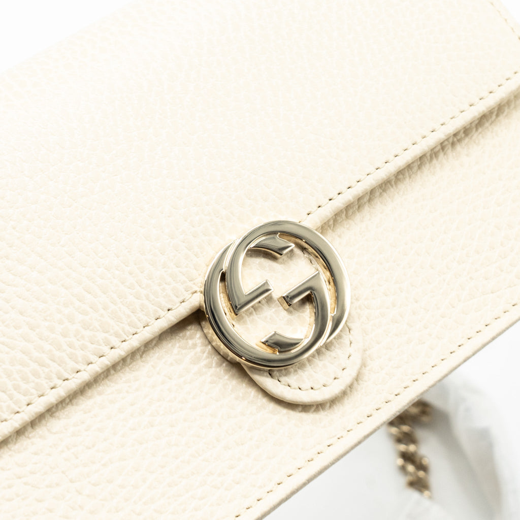 gucci-interlocking-g-crossbody-chain-bag-wallet-white-lghw
