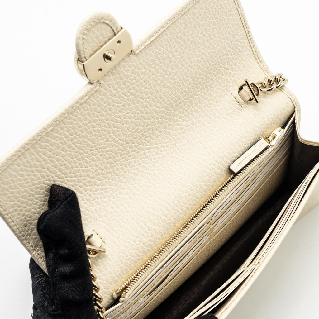 gucci-interlocking-g-crossbody-chain-bag-wallet-white-lghw