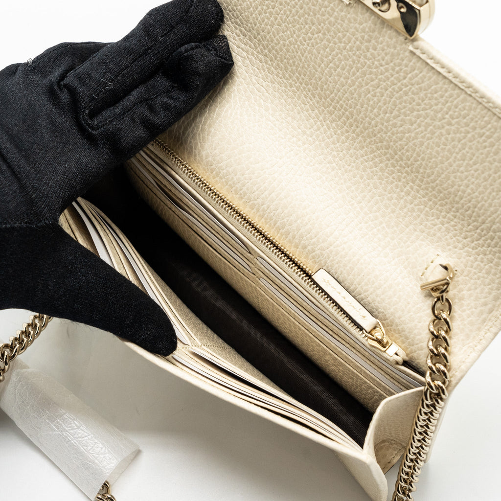 gucci-interlocking-g-crossbody-chain-bag-wallet-white-lghw