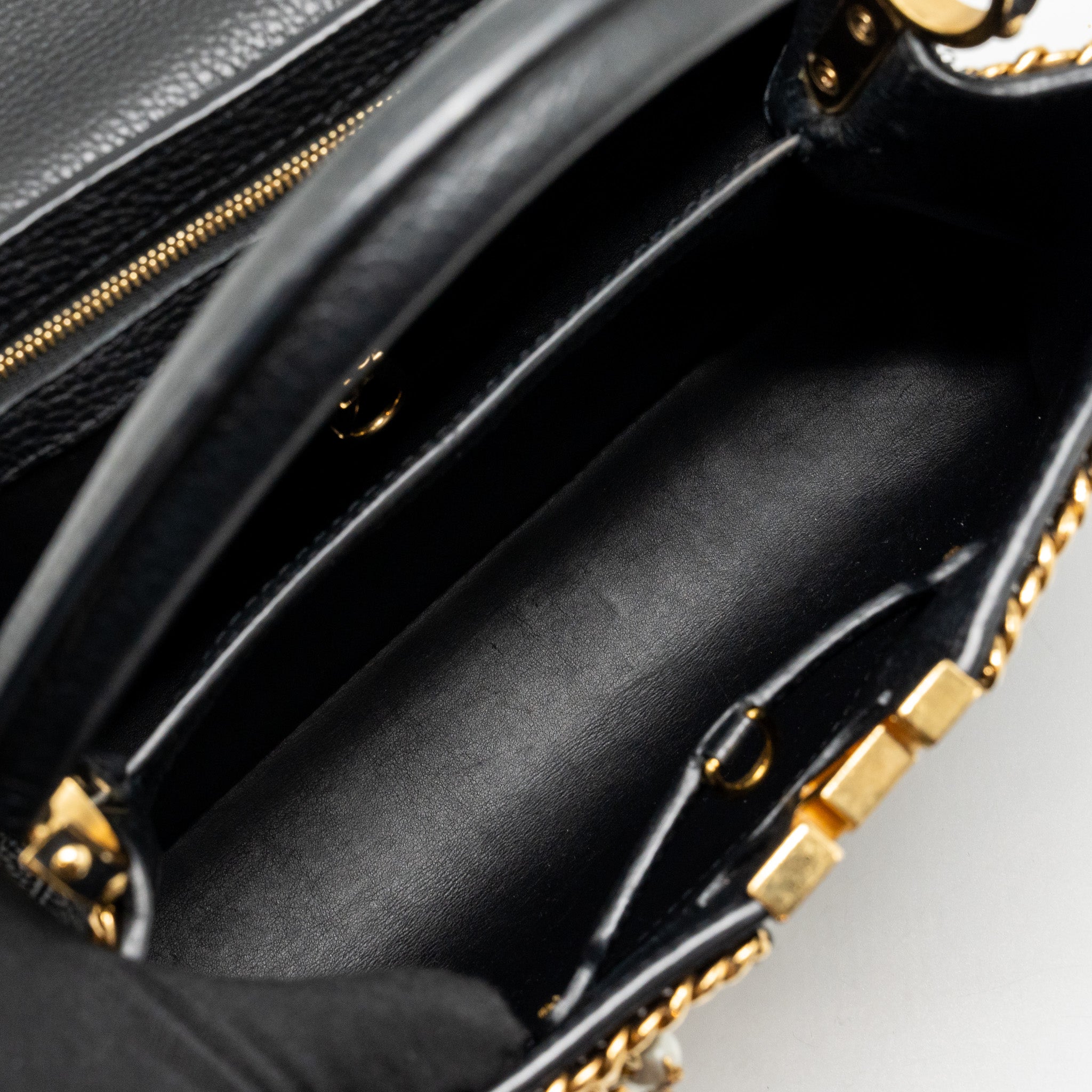 louis-vuitton-capucines-mm-calfskin-black-ghw