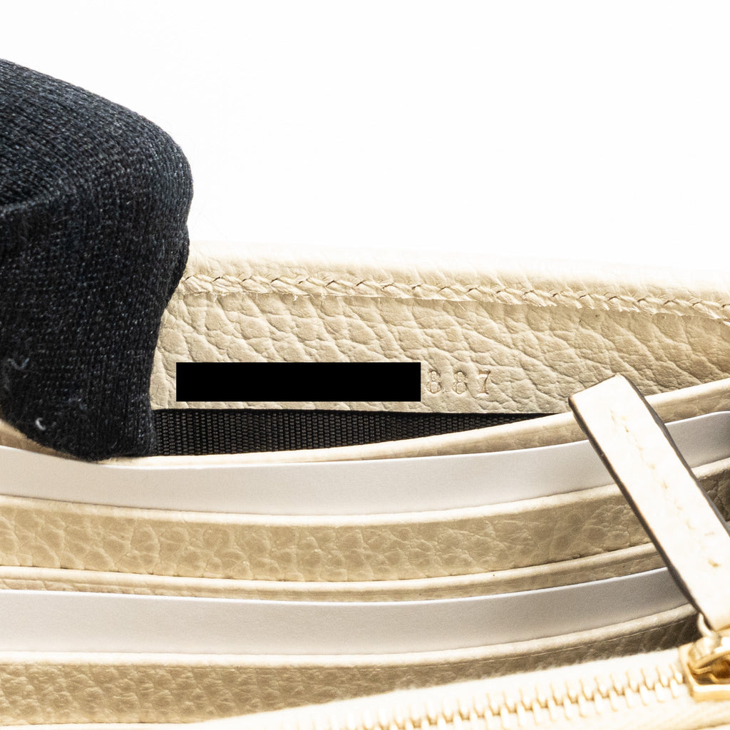 gucci-interlocking-g-crossbody-chain-bag-wallet-white-lghw