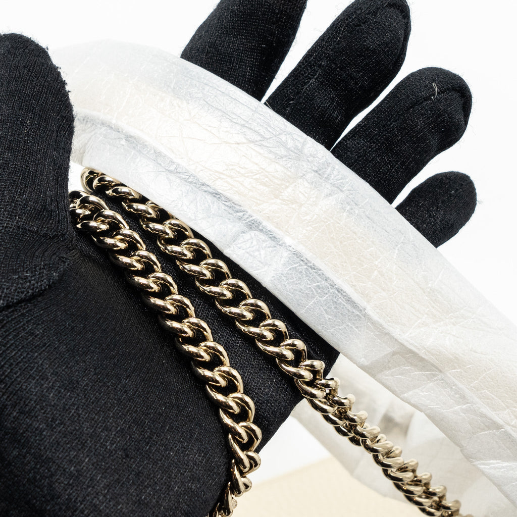 gucci-interlocking-g-crossbody-chain-bag-wallet-white-lghw