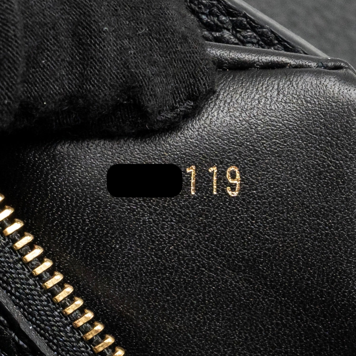 louis-vuitton-capucines-mm-calfskin-black-ghw