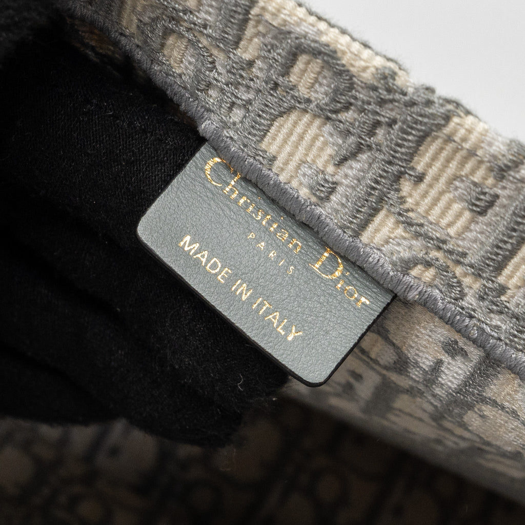 dior-large-book-tote-dior-oblique-embroidery-ecru-grey-1