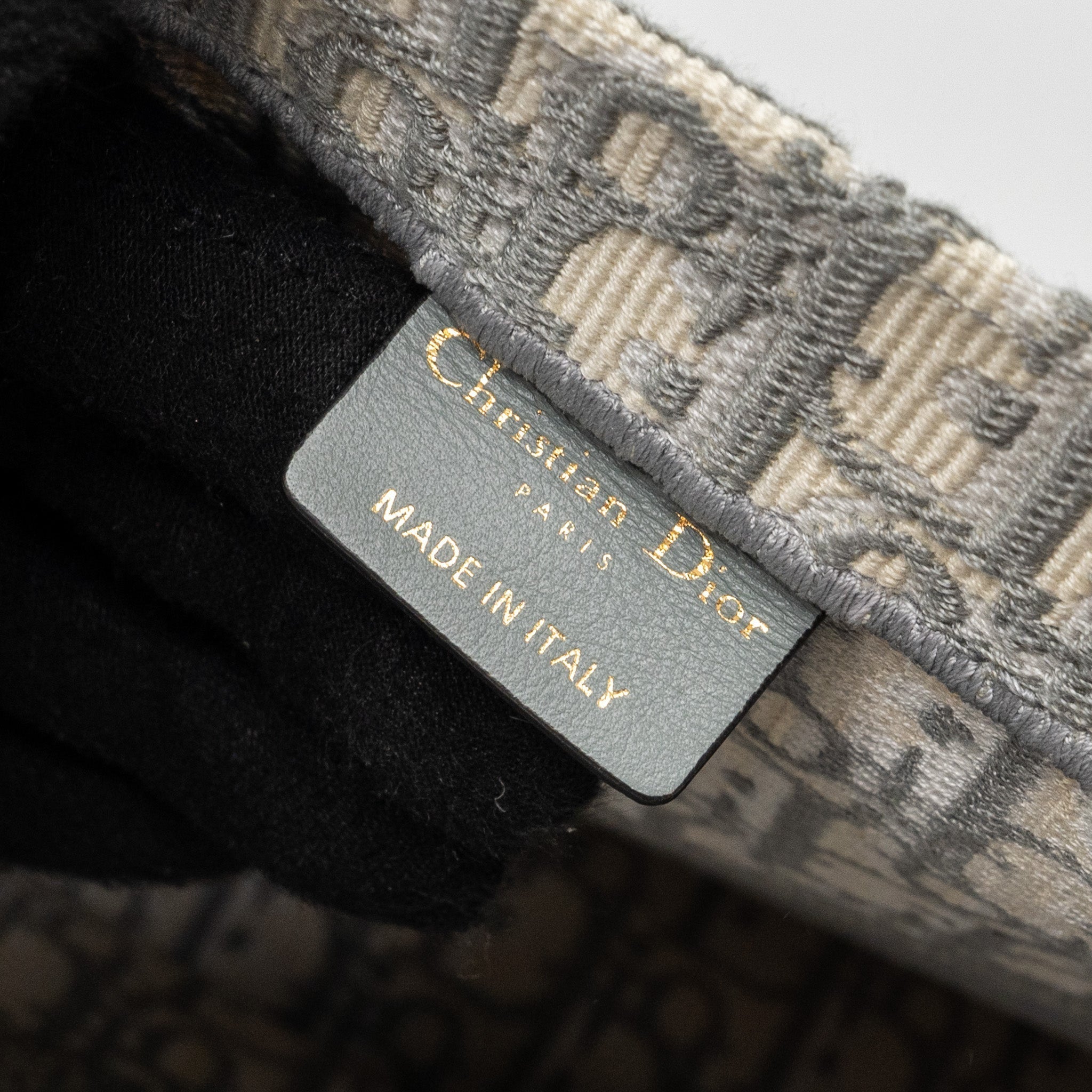 dior-large-book-tote-dior-oblique-embroidery-ecru-grey-1