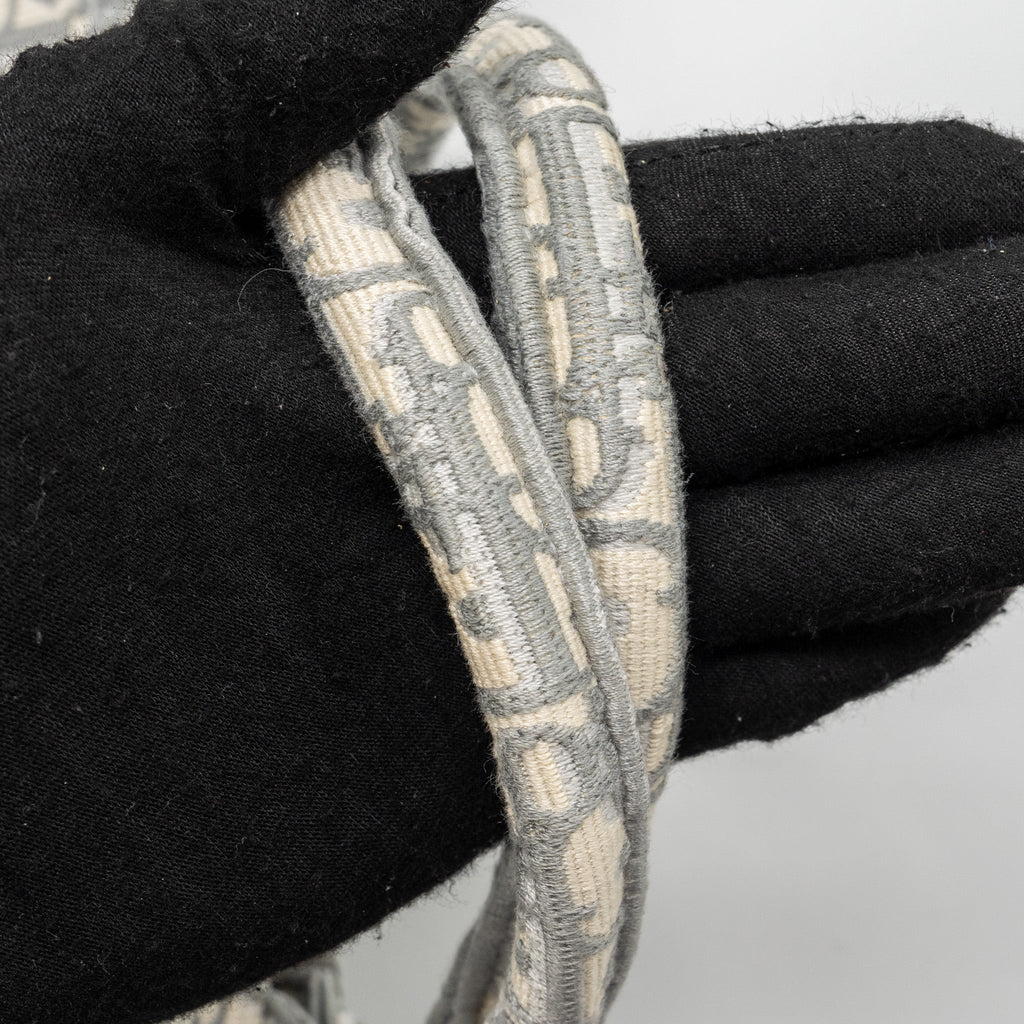 dior-large-book-tote-dior-oblique-embroidery-ecru-grey-1