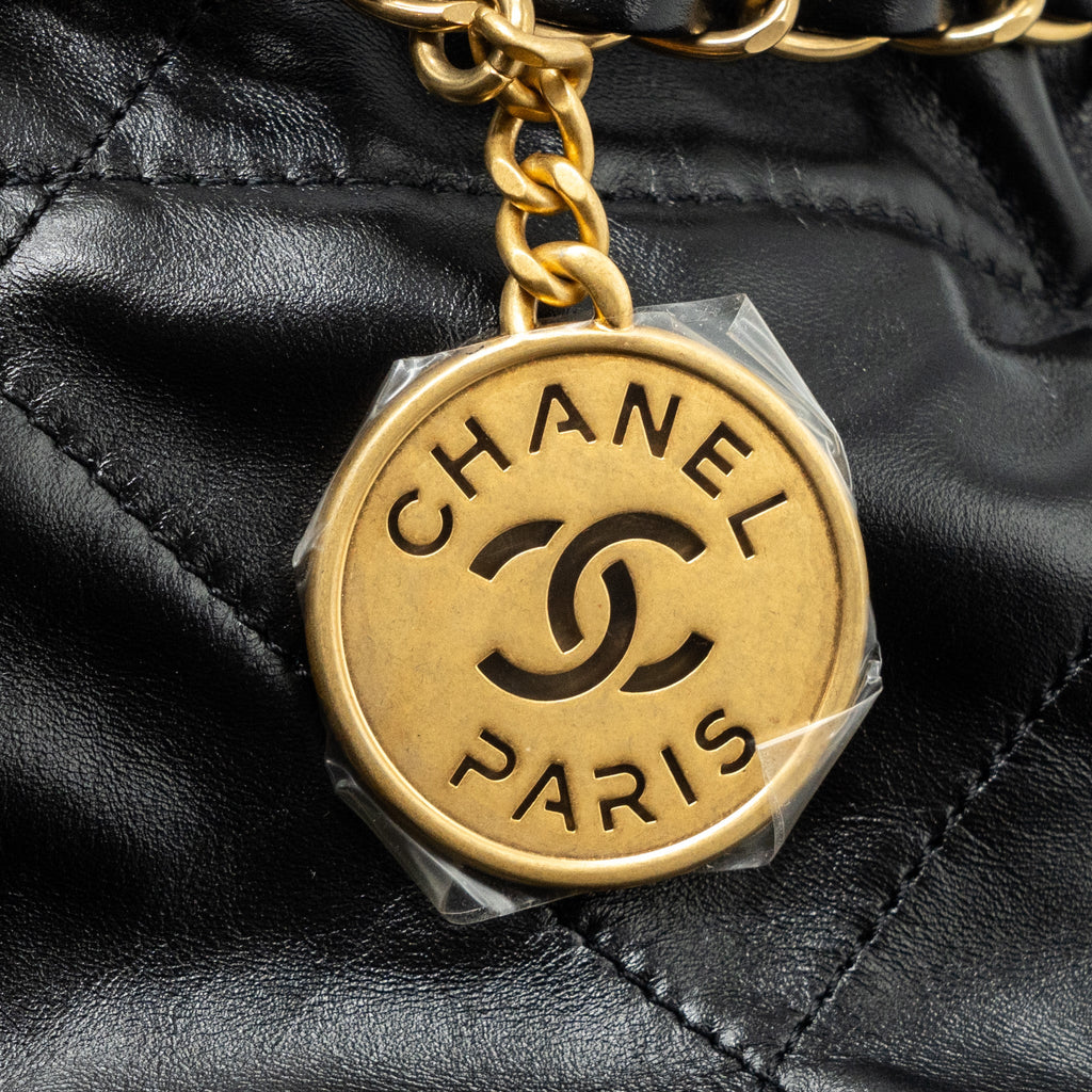 chanel-medium-22-bag-shiny-calfskin-black-ghw-microchip-1