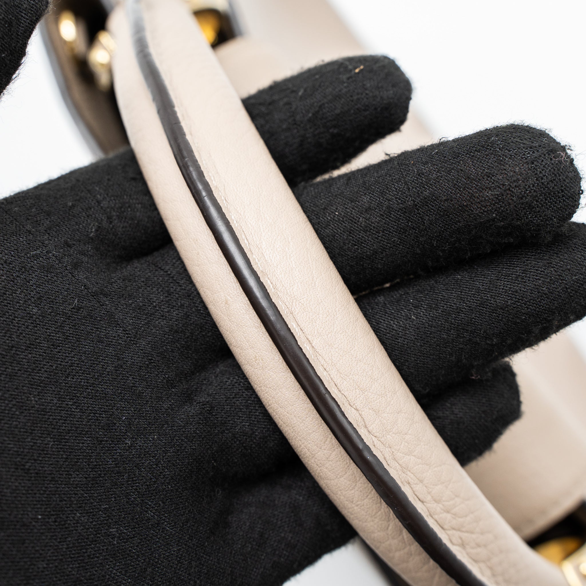 louis-vuitton-capucines-mm-taurillon-light-grey-ghw