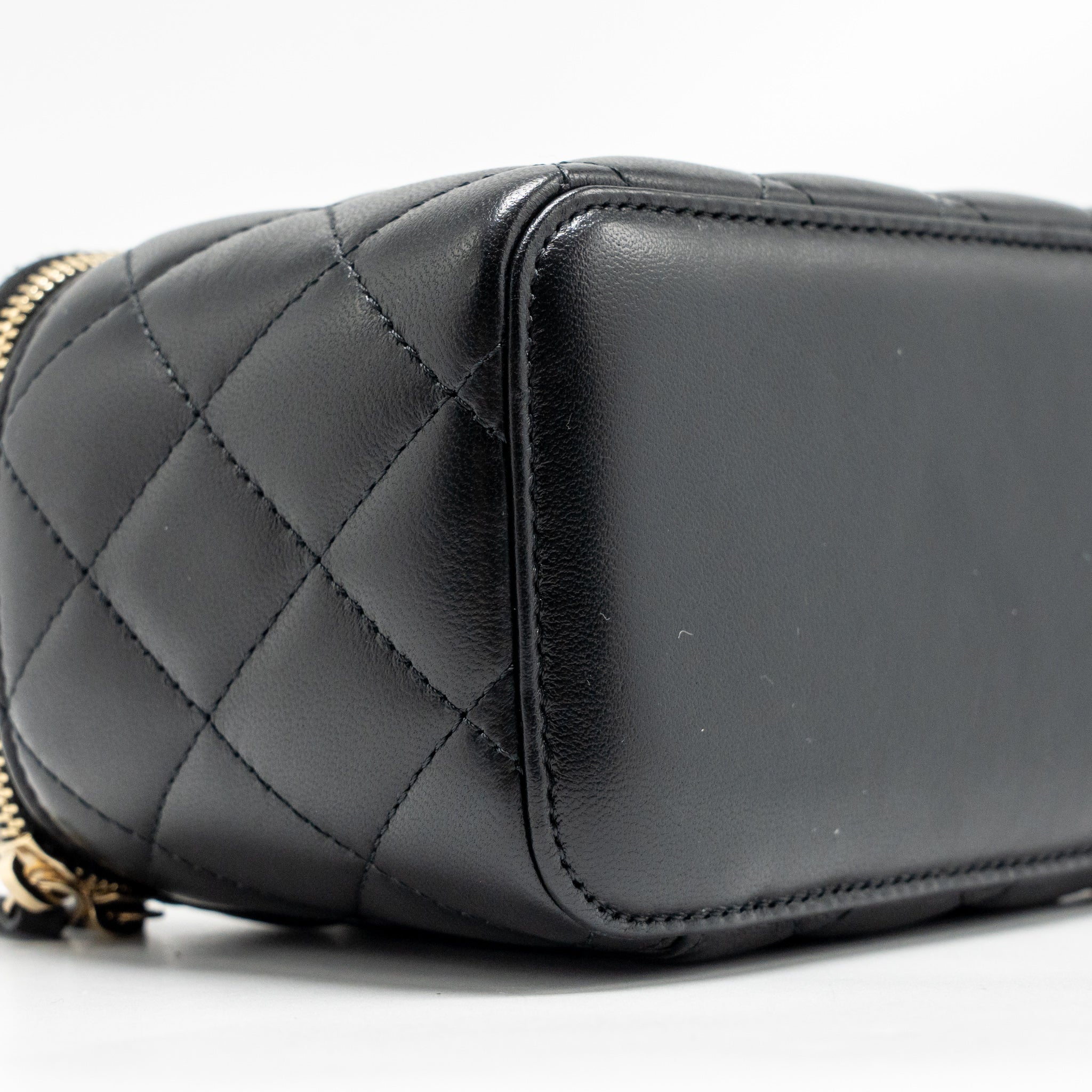 chanel-long-vanity-case-with-chain-lambskin-black-lghw