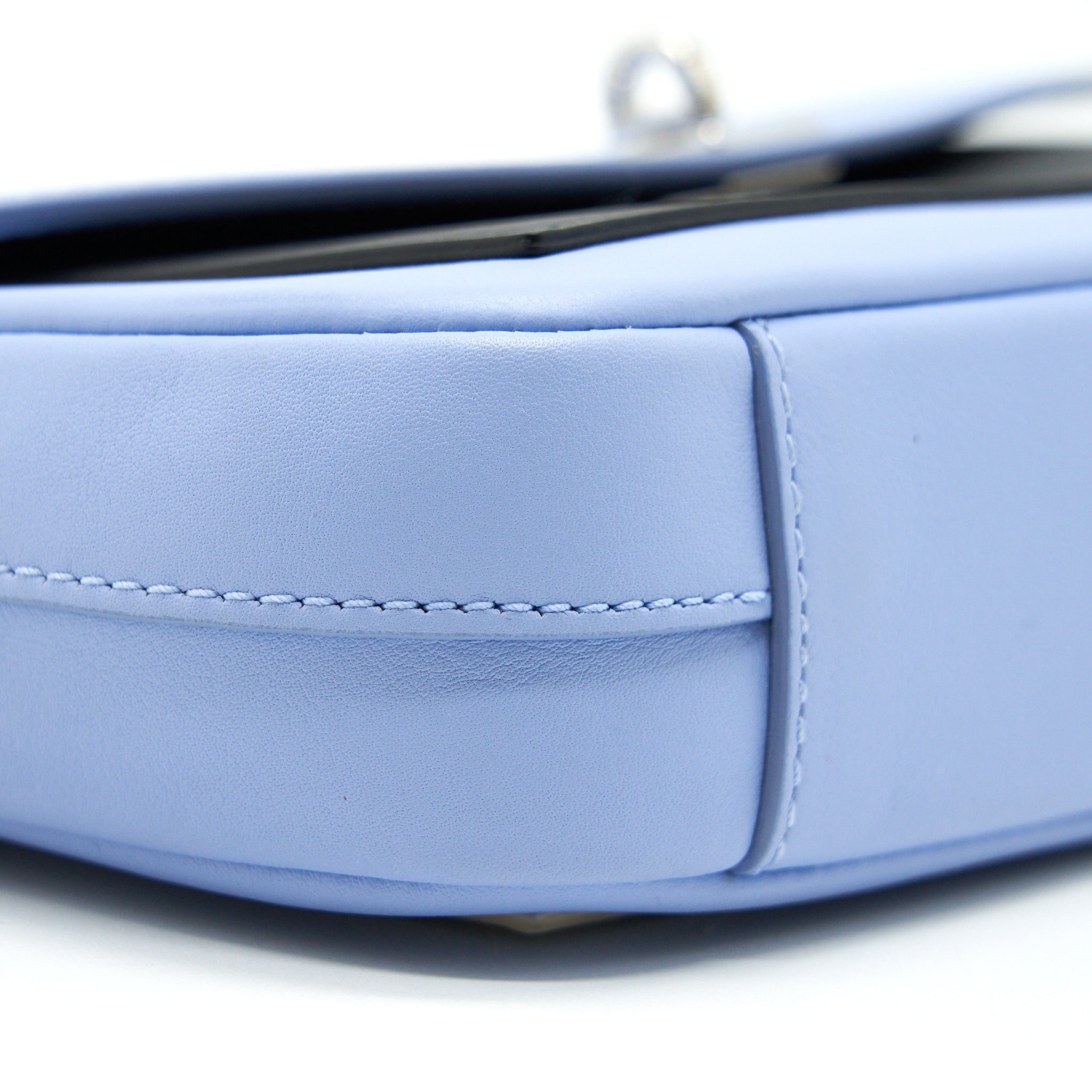 dior-evening-wallet-on-chain-light-blue-black-whitec