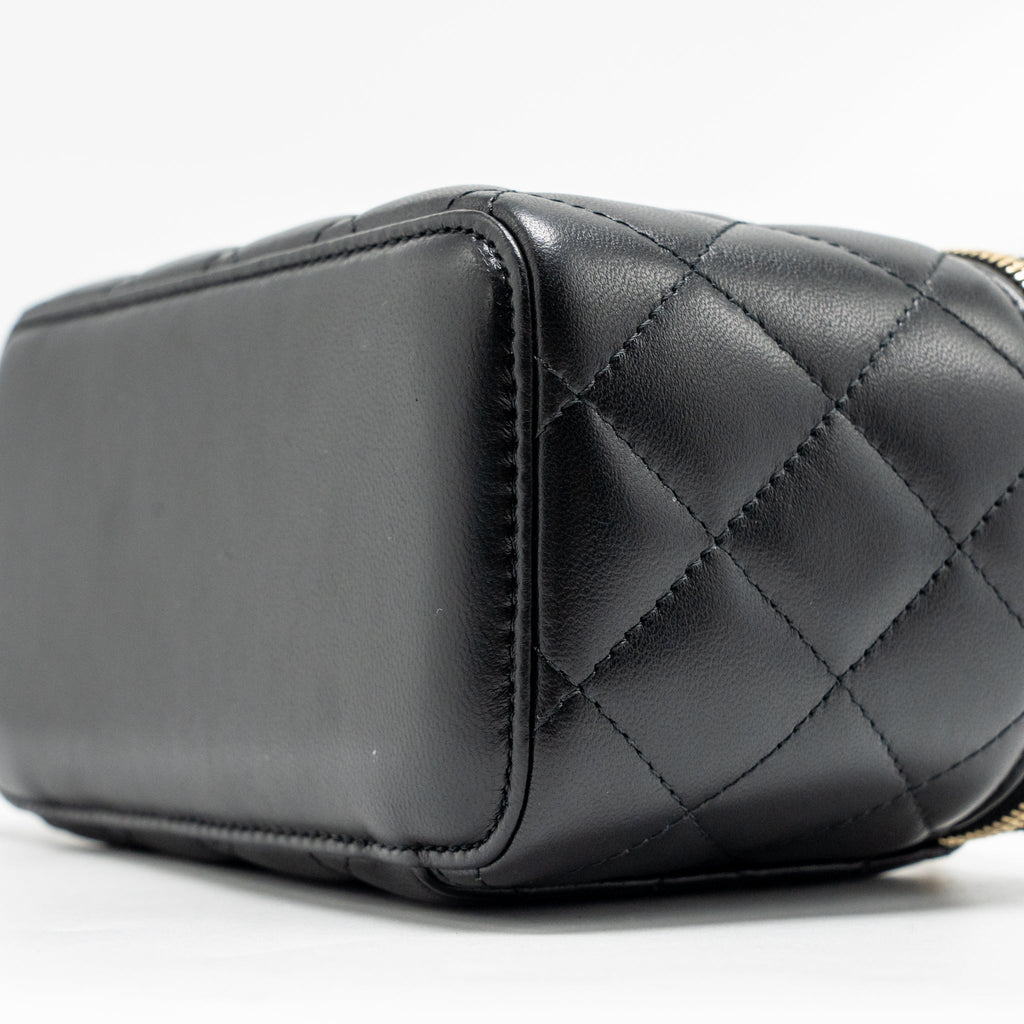 chanel-long-vanity-case-with-chain-lambskin-black-lghw