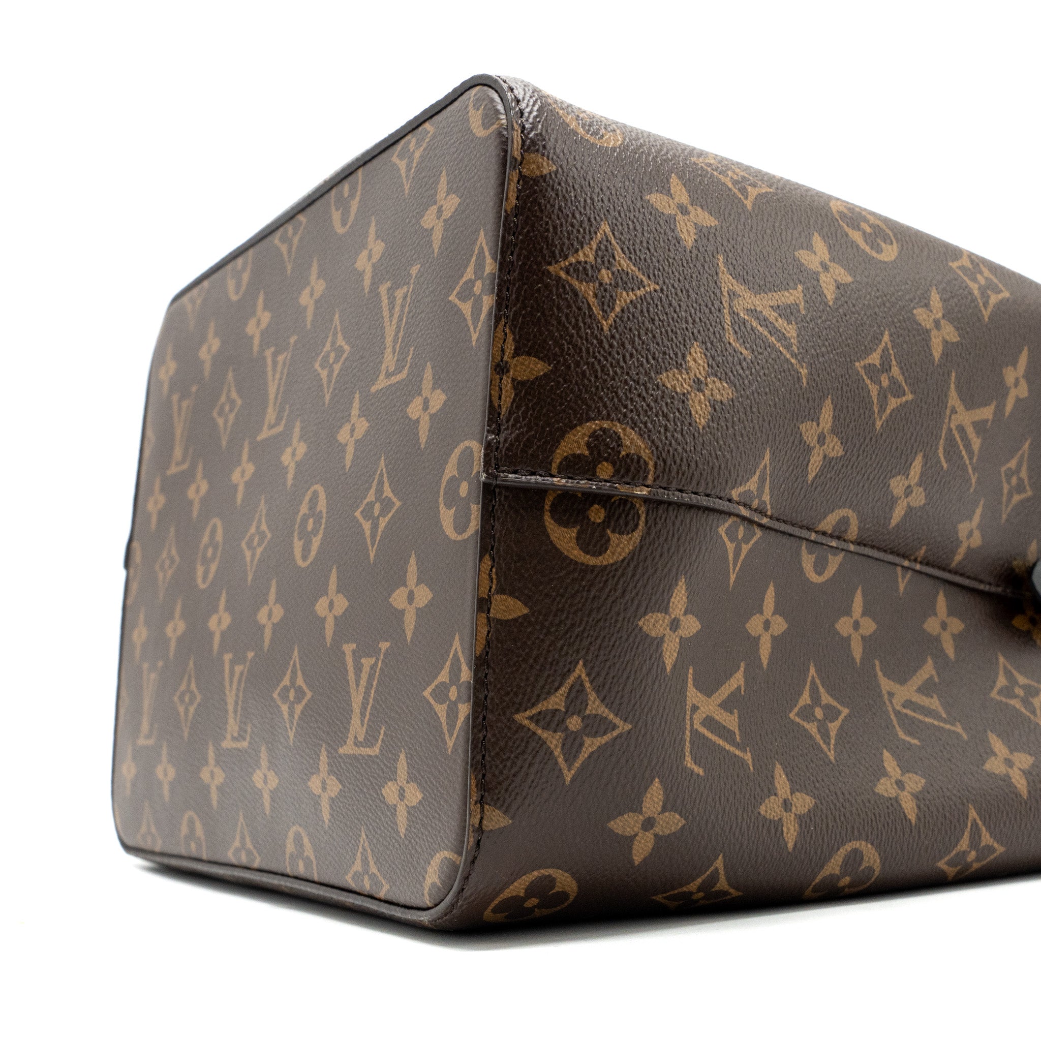 louis-vuitton-neonoe-monogram-canvas-black-ghw-2