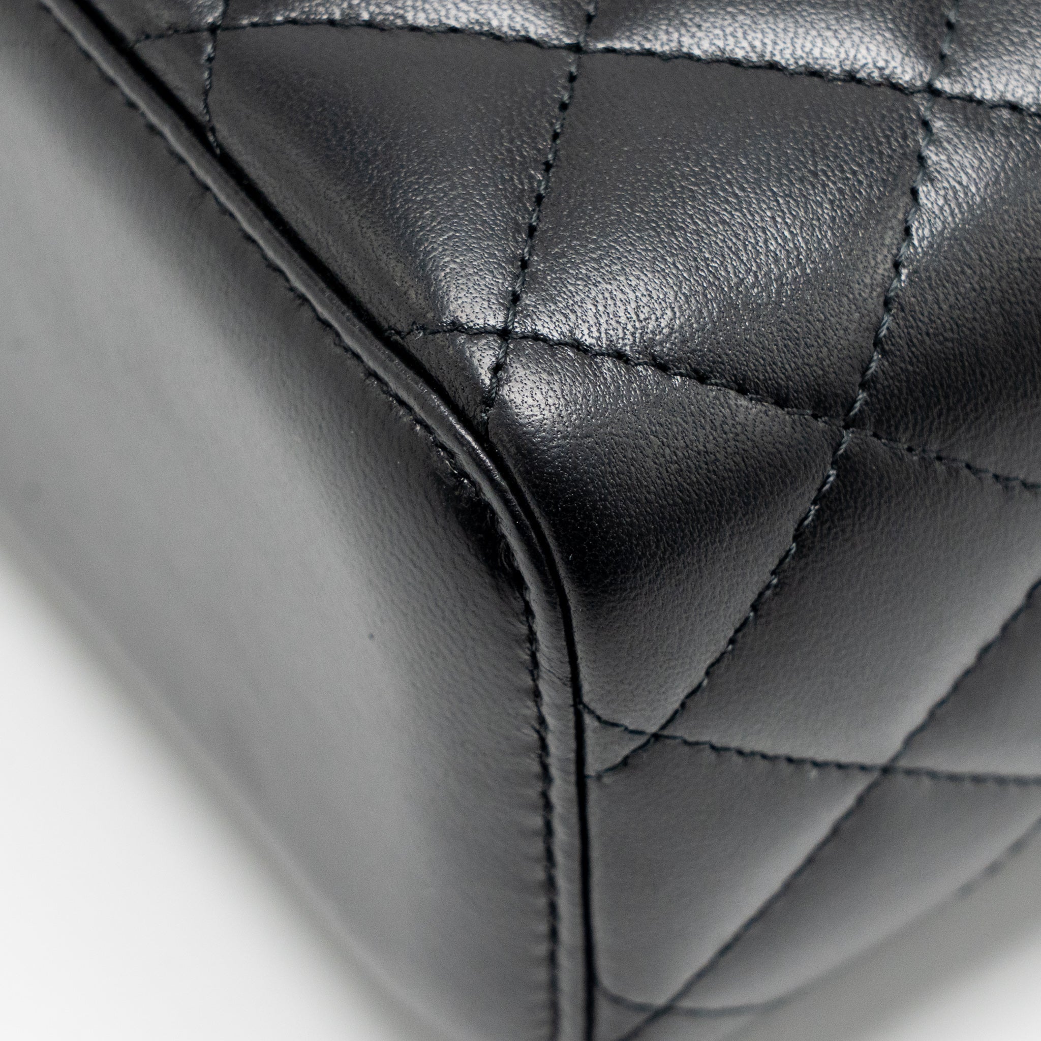 chanel-long-vanity-case-with-chain-lambskin-black-lghw