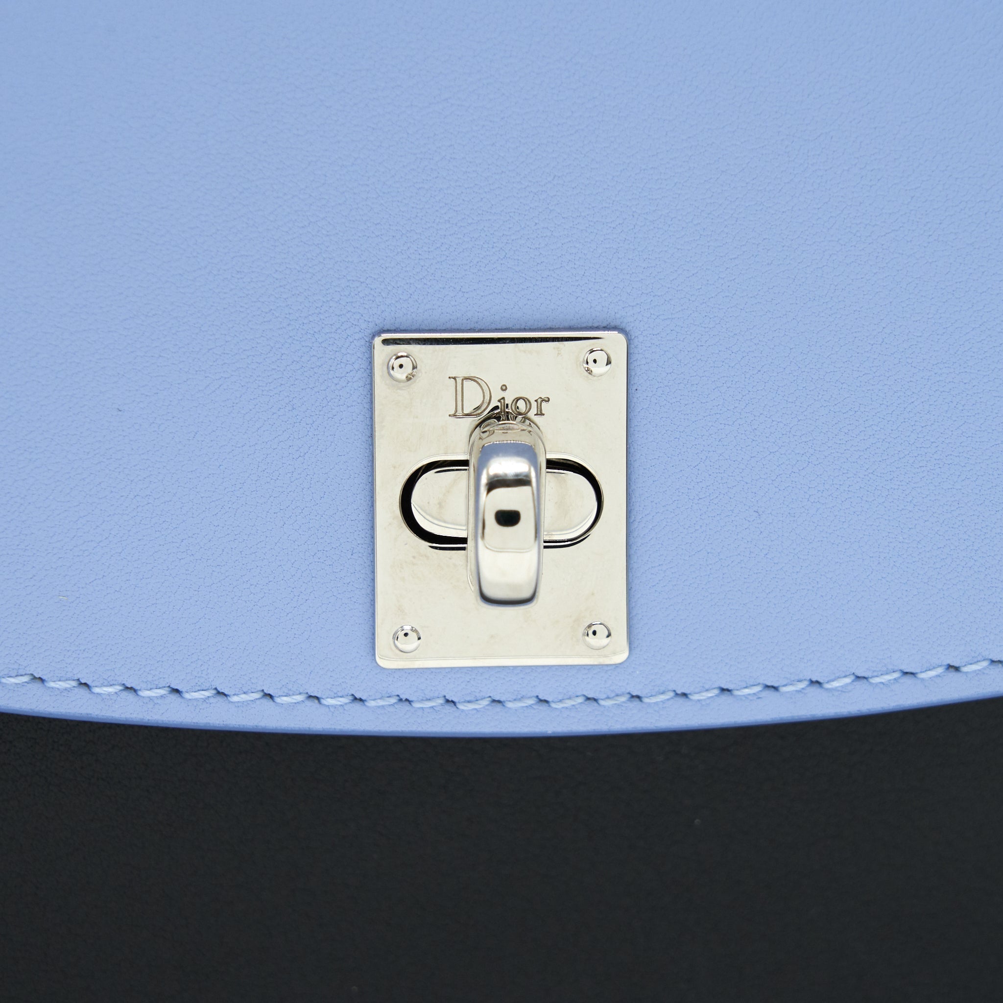 dior-evening-wallet-on-chain-light-blue-black-whitec
