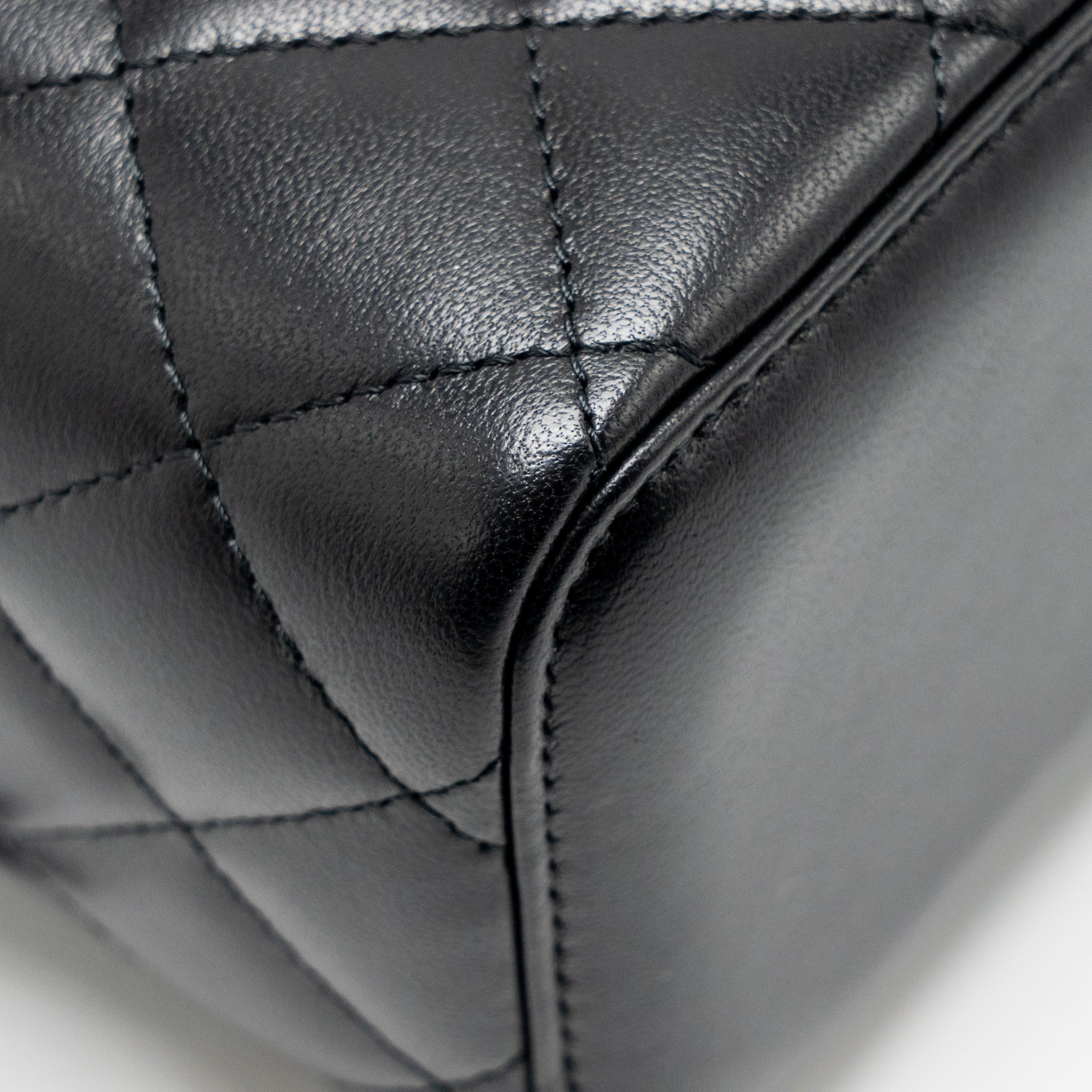 chanel-long-vanity-case-with-chain-lambskin-black-lghw